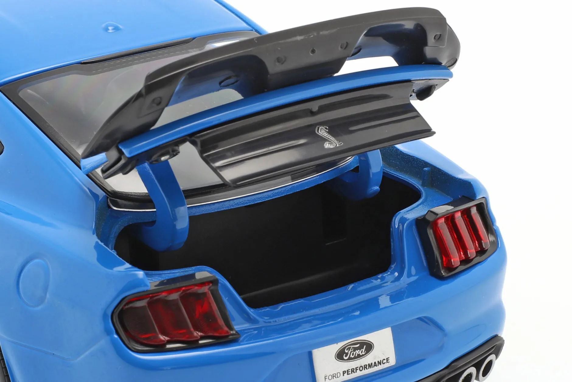 Ford Mustang Shelby GT500 Baujahr 2020 blau 1:18 Maisto