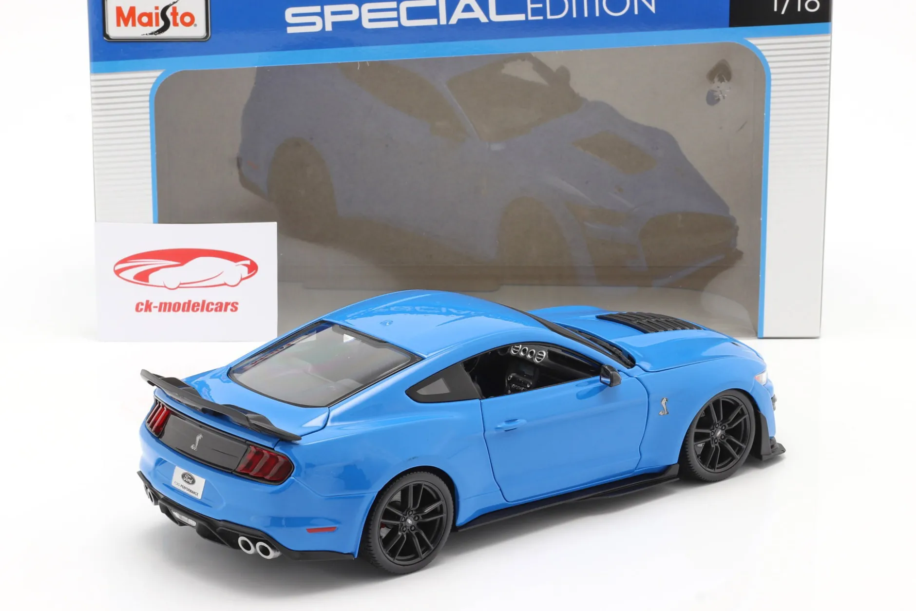 Ford Mustang Shelby GT500 Baujahr 2020 blau 1:18 Maisto