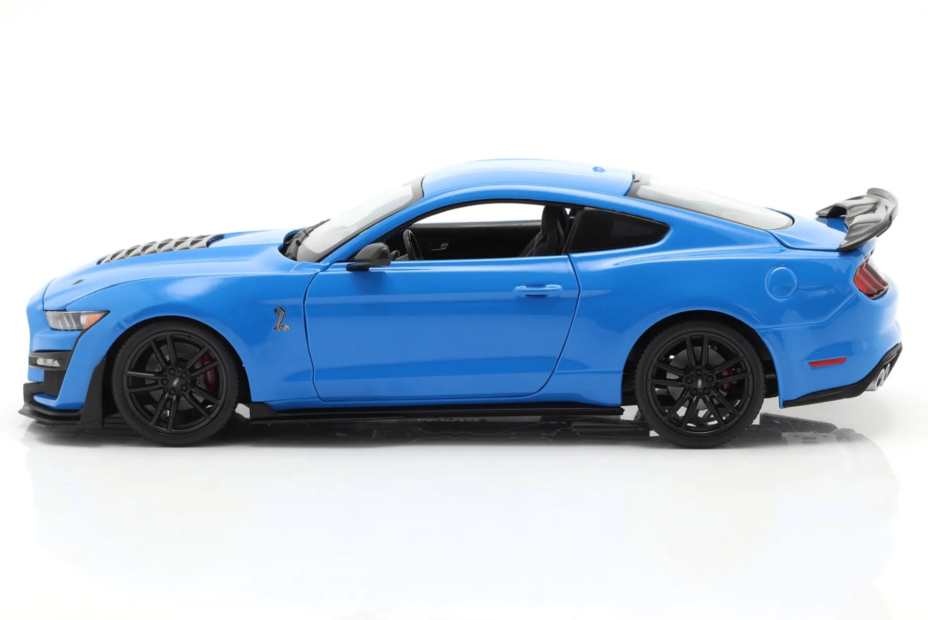 Ford Mustang Shelby GT500 Baujahr 2020 blau 1:18 Maisto