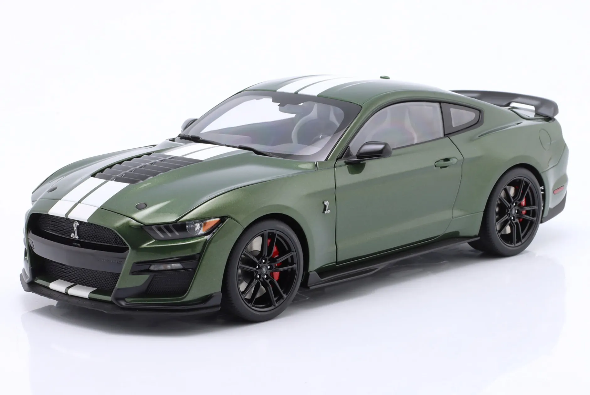 Ford Mustang Shelby GT500 dunkelgrün / weiß 1:18 AUTOart