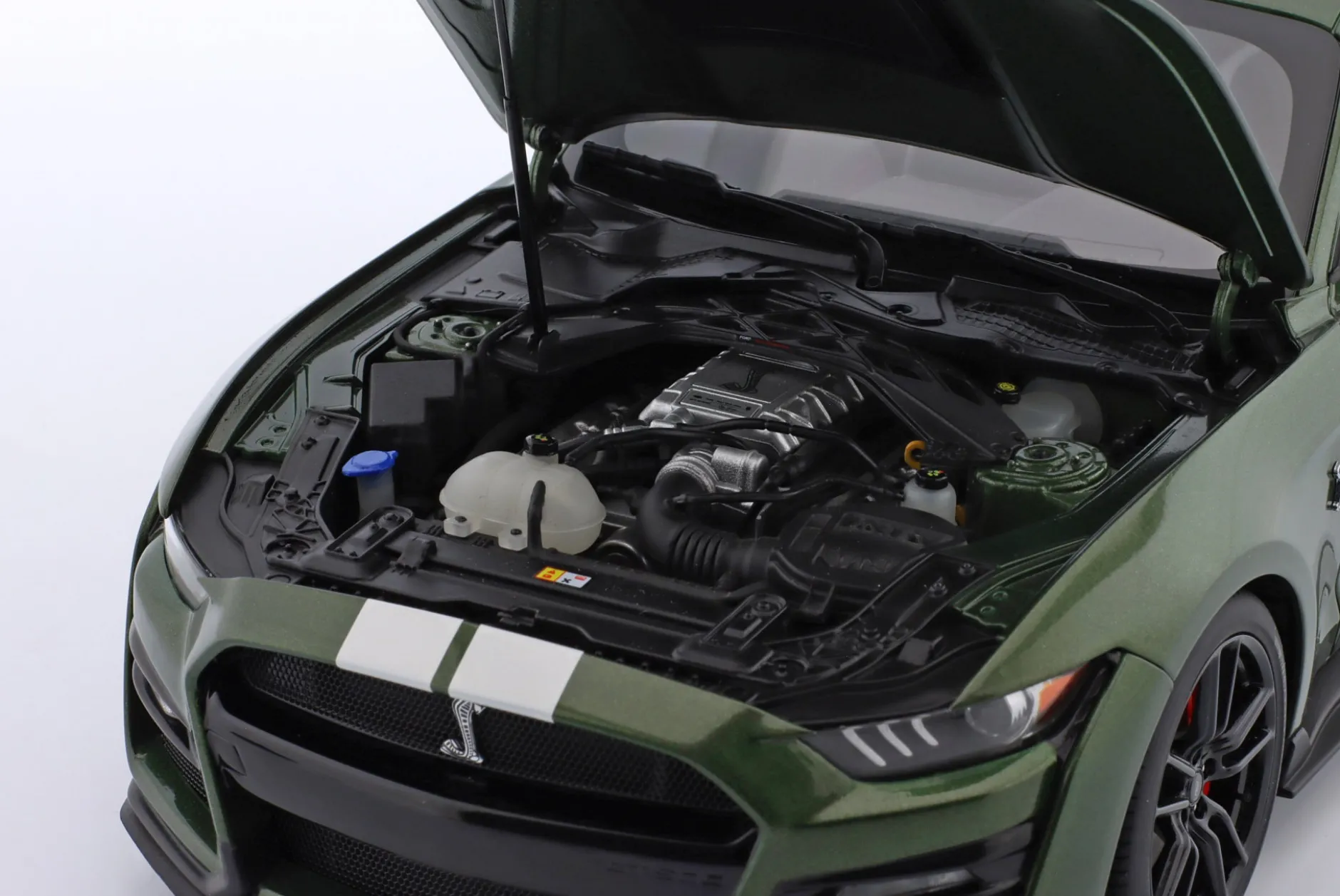 Ford Mustang Shelby GT500 dunkelgrün / weiß 1:18 AUTOart