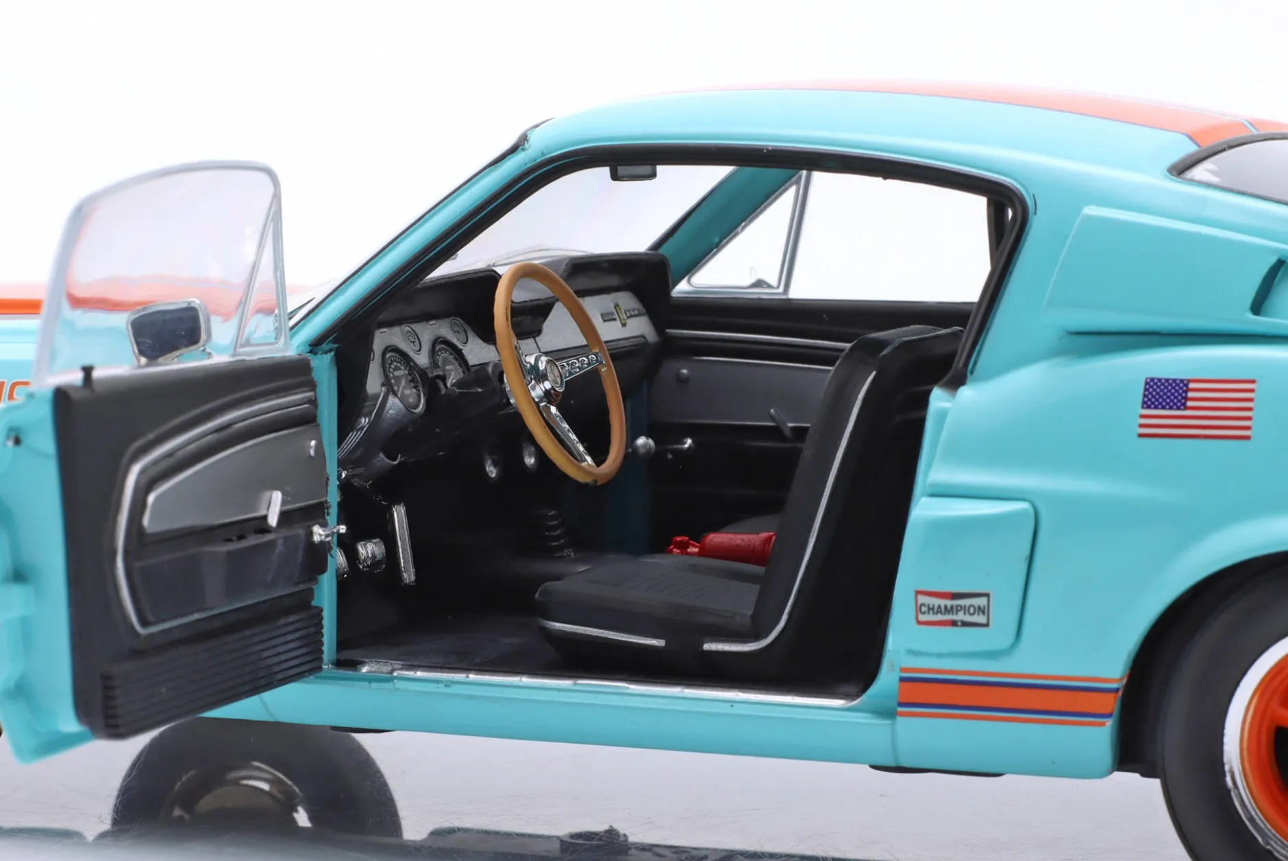 Ford Mustang Shelby GT500 #4 Gulf Racing Tribute 1967 1:18 Solido