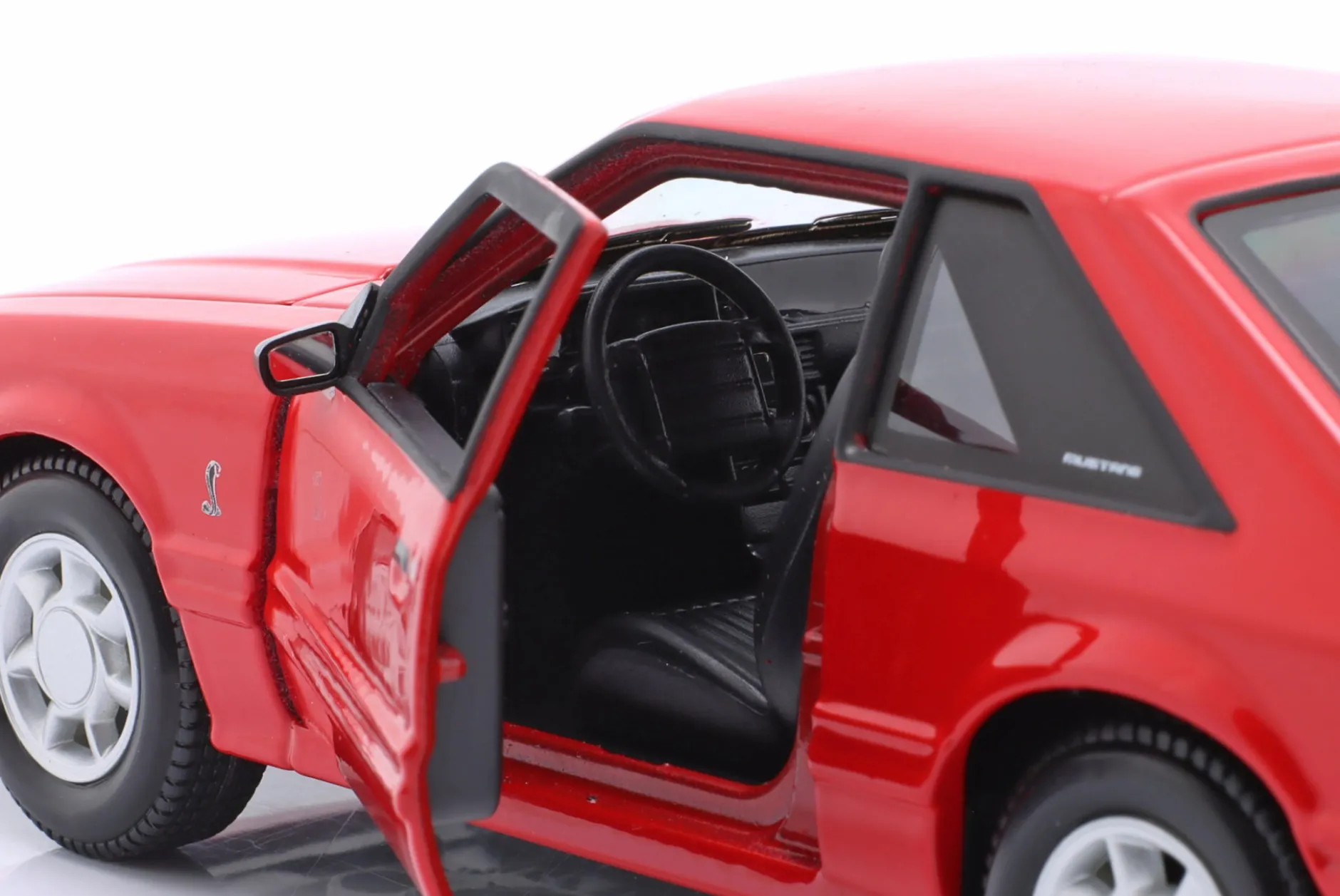 Ford Mustang SVT Cobra Baujahr 1993 rot 1:24 Maisto