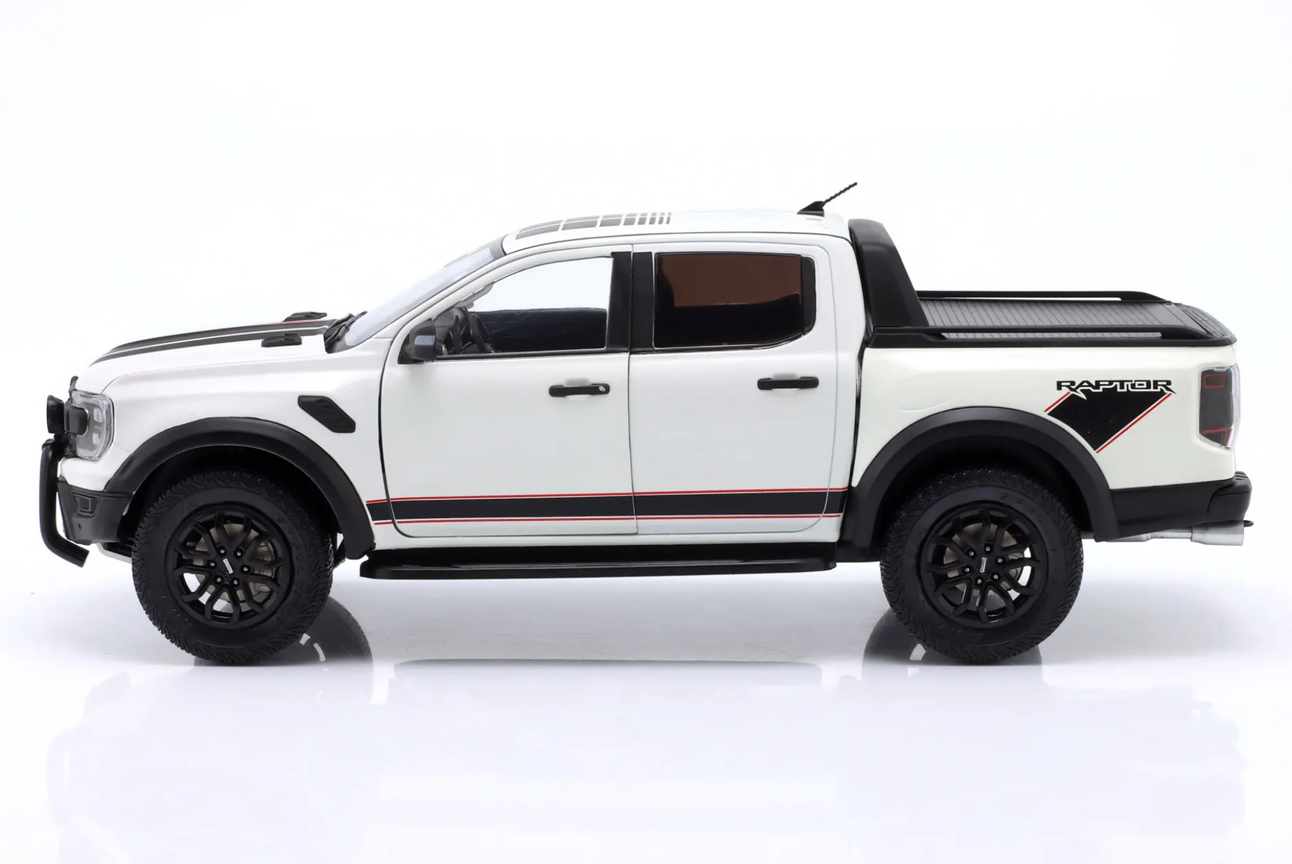 Ford Ranger Raptor Baujahr 2024 weiß 1:18 Solido