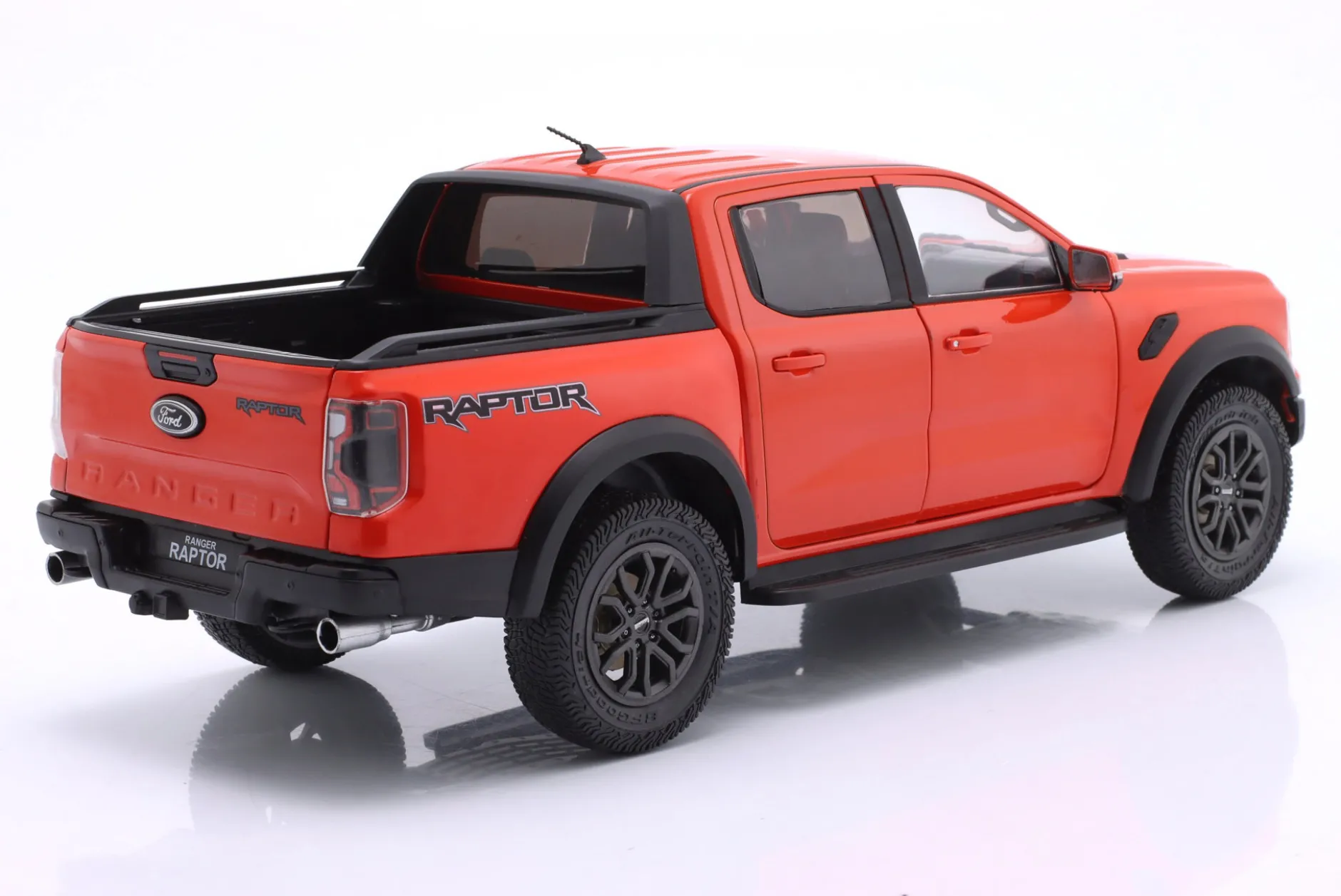 Ford Ranger Raptor Pick-Up Baujahr 2024 orange 1:18 Solido