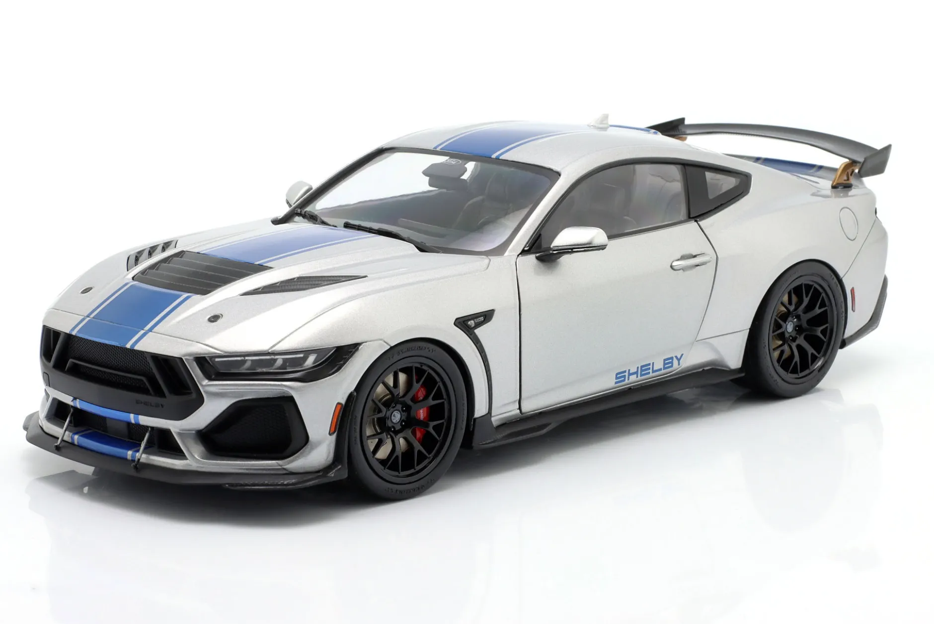 Ford Shelby Mustang Super Snake Baujahr 2025 silbergrau metallic 1:18 Solido