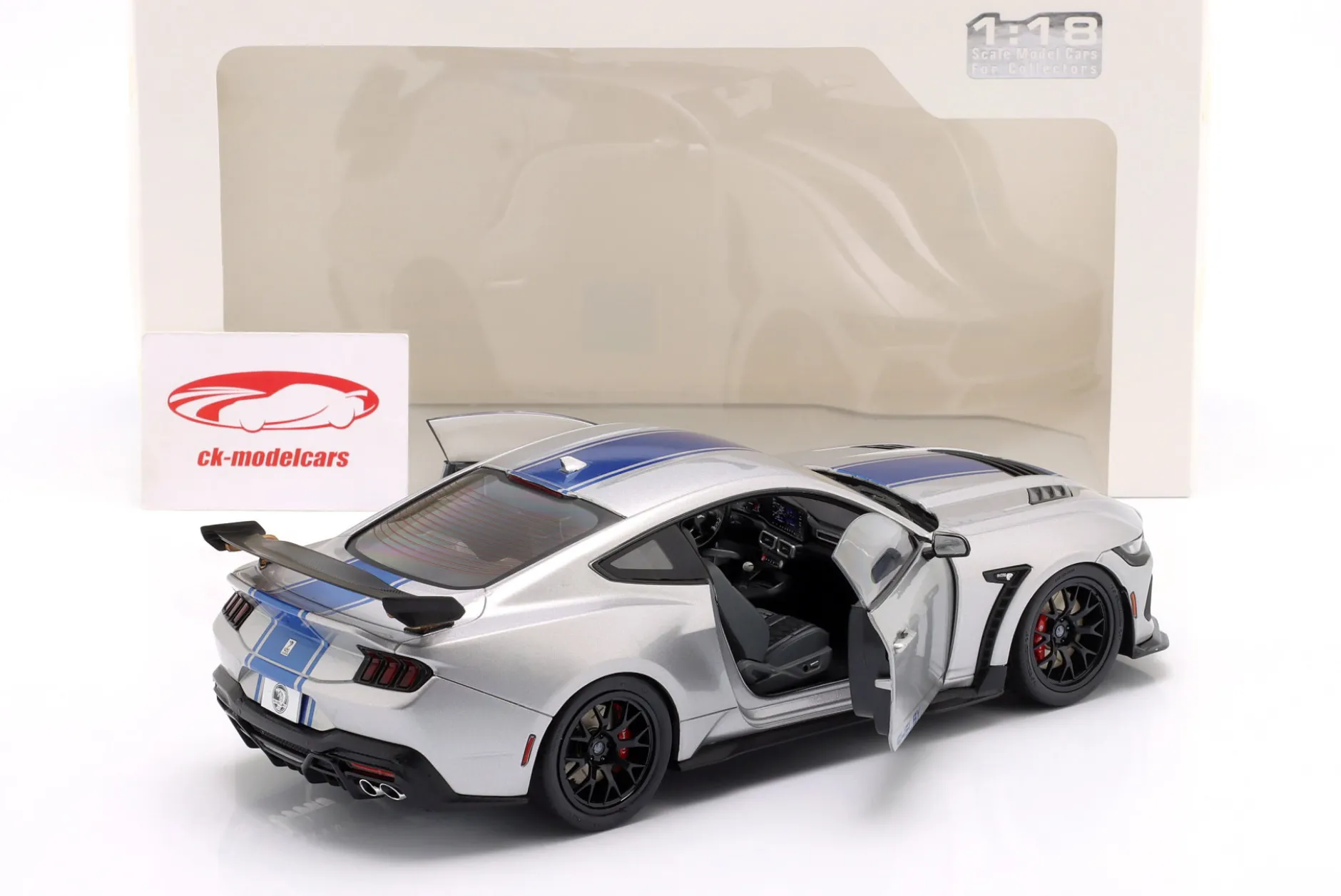 Ford Shelby Mustang Super Snake Baujahr 2025 silbergrau metallic 1:18 Solido