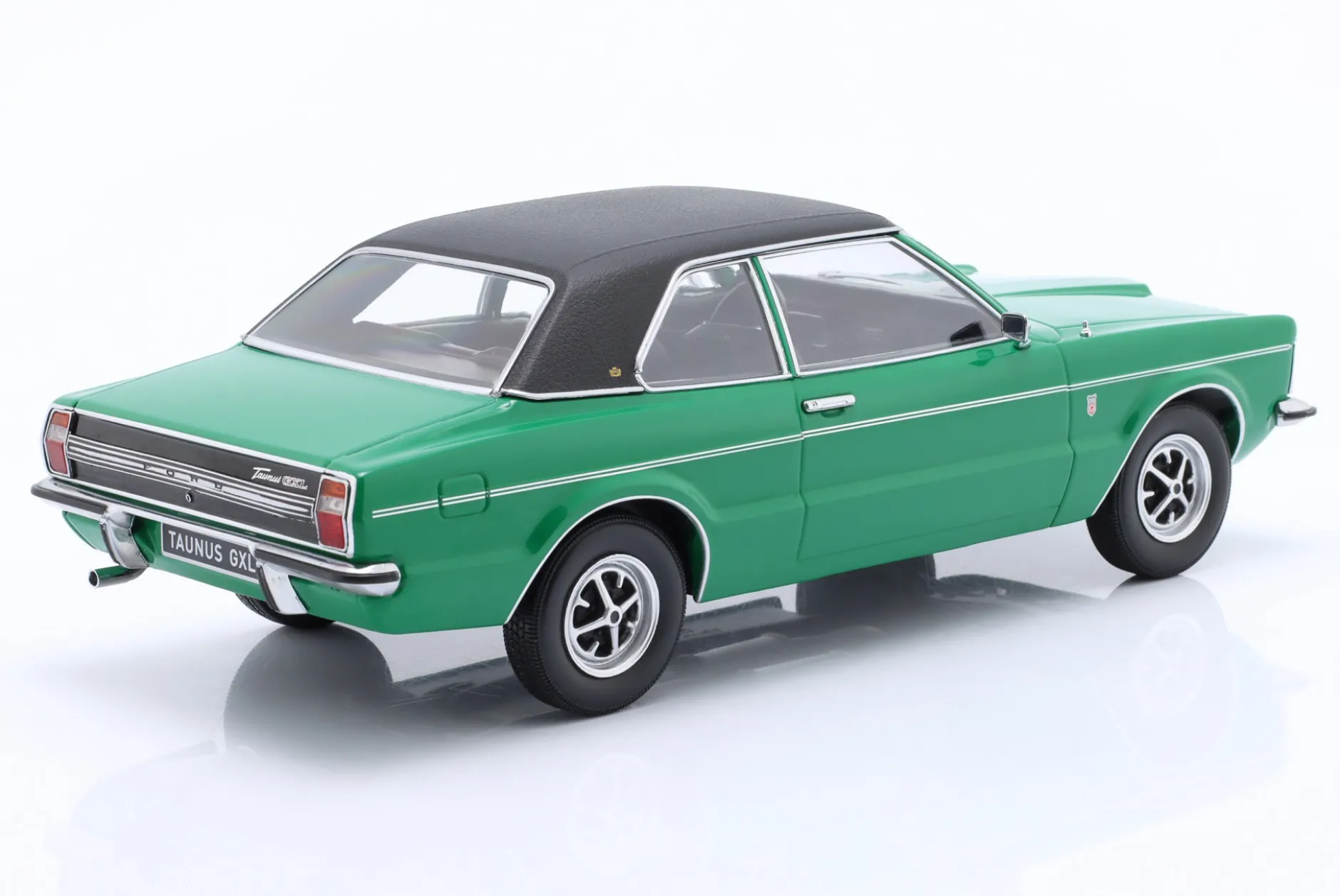 Ford Taunus GXL Limousine 1971 grün / mattschwarz 1:18 KK-Scale