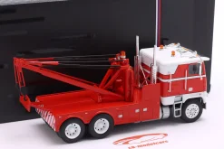 Freightliner FLA Abschleppwagen Baujahr 1987 rot / weiß 1:43 Ixo