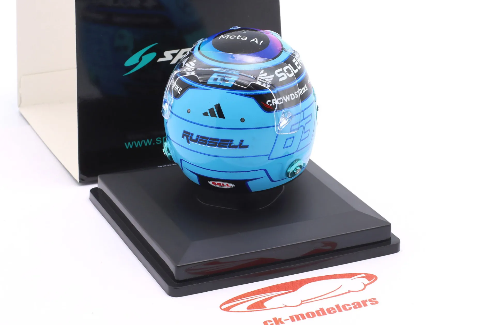 George Russell Mercedes-AMG W17 #63 Formel 1 2026 Helm 1:5 Spark