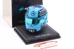 George Russell Mercedes-AMG W17 #63 Formel 1 2026 Helm 1:5 Spark