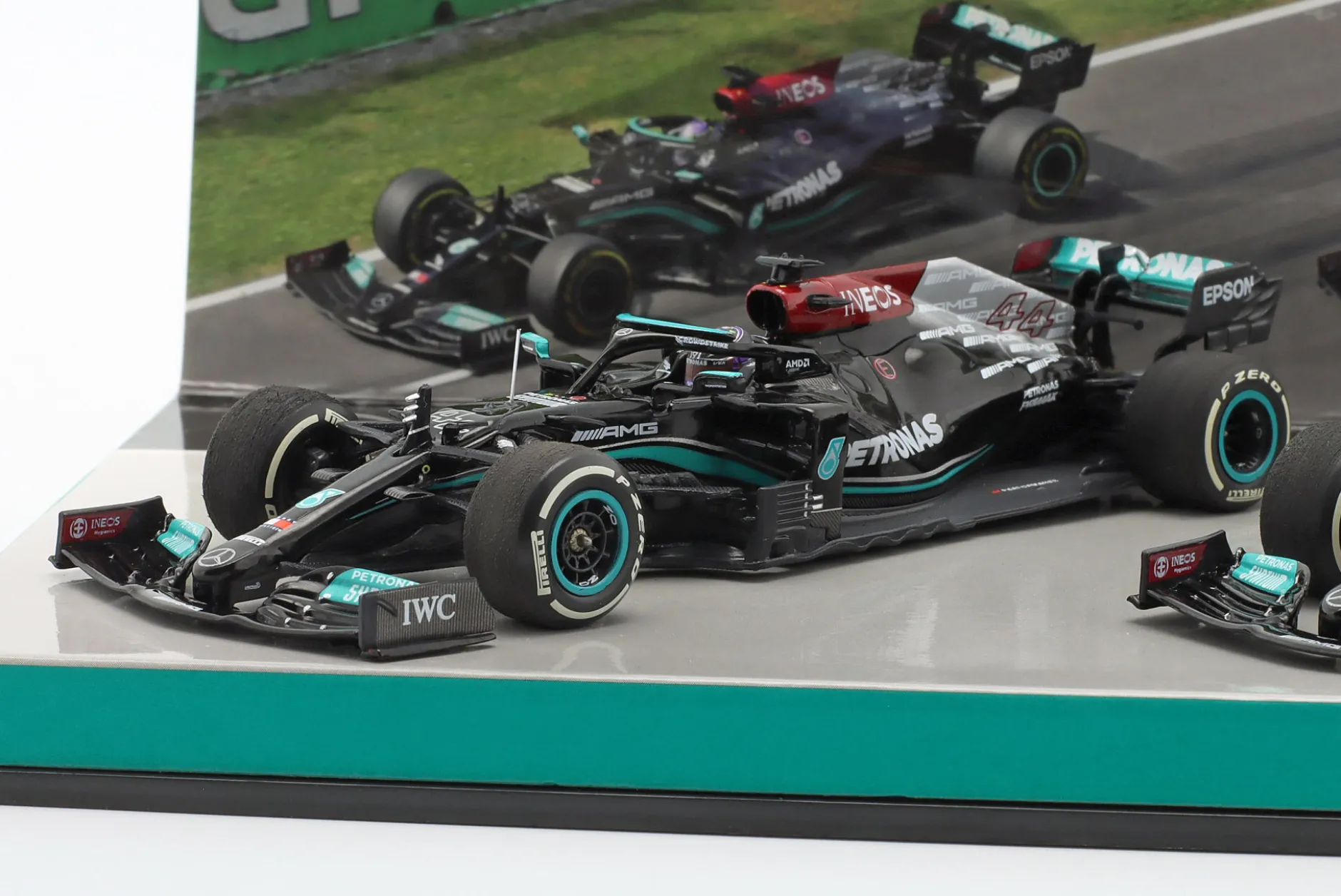 Hamilton #44 & Bottas #77 2-Car Set Mercedes-AMG F1 W12 Formel 1 2021 1:43 Minichamps