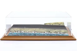 Hochwertige Acryl Vitrine mit Diorama-Bodenplatte Ocean Drive 1:24 / 1:18 Atlantic