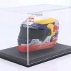 Hochwertige Acryl-Vitrine Mulhouse mit karbonschwarzem Leder-Boden für Helme 1:2 Atlantic