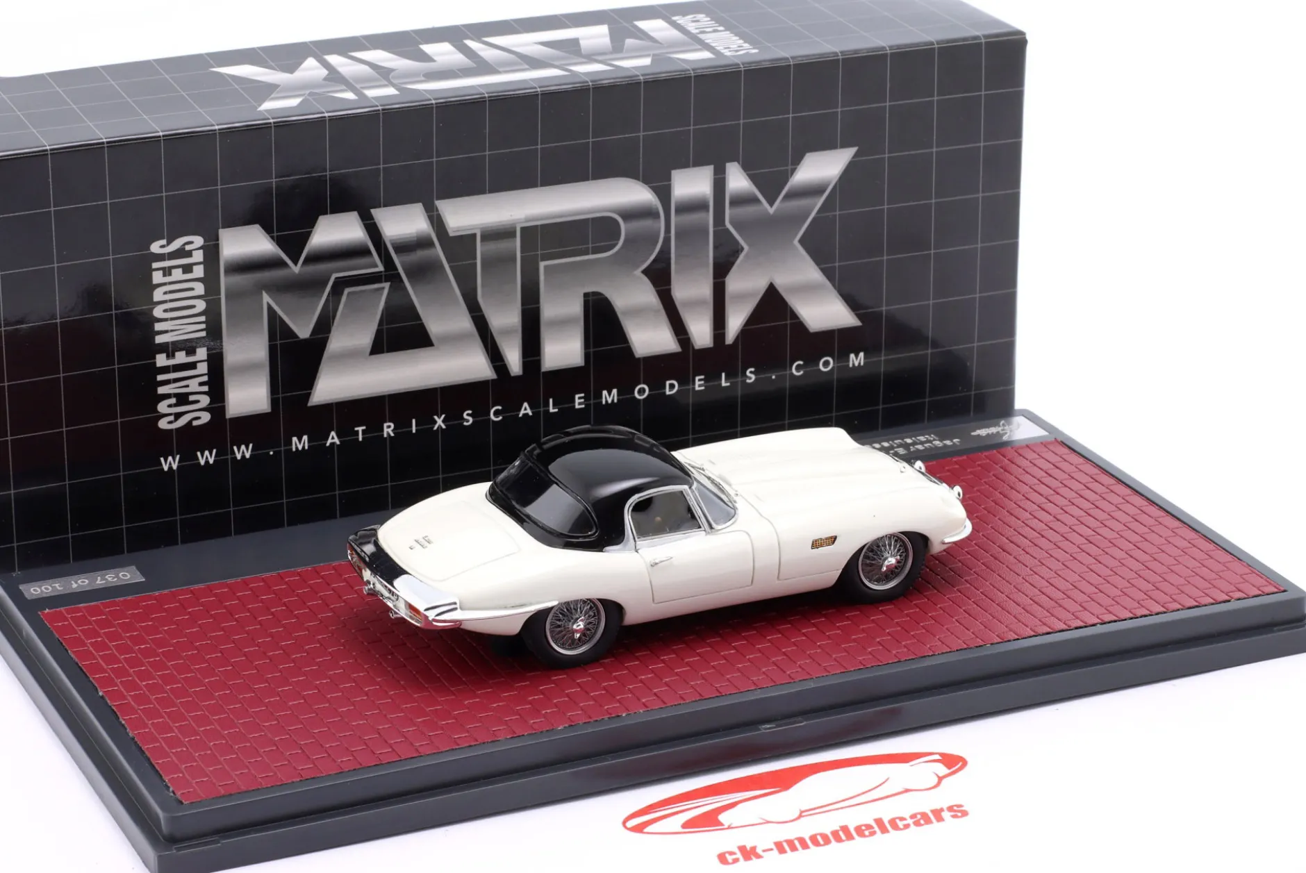 Jaguar E-Type Roadster Italsuisse / Frua Closed Top Baujahr 1964 weiß 1:43 Matrix