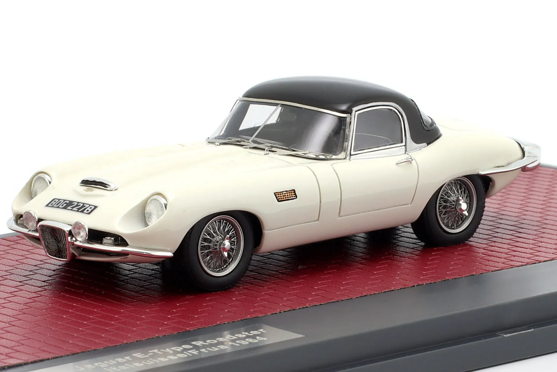 Jaguar E-Type Roadster Italsuisse / Frua Closed Top Baujahr 1964 weiß 1:43 Matrix
