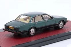 Jaguar XJR (J40) Baujahr 1991-1995 blau metallic 1:43 Matrix