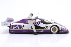 Jaguar XJR-12 #3 Sieger 24h LeMans 1990 mit Fahrerfigur 1:18 CMR