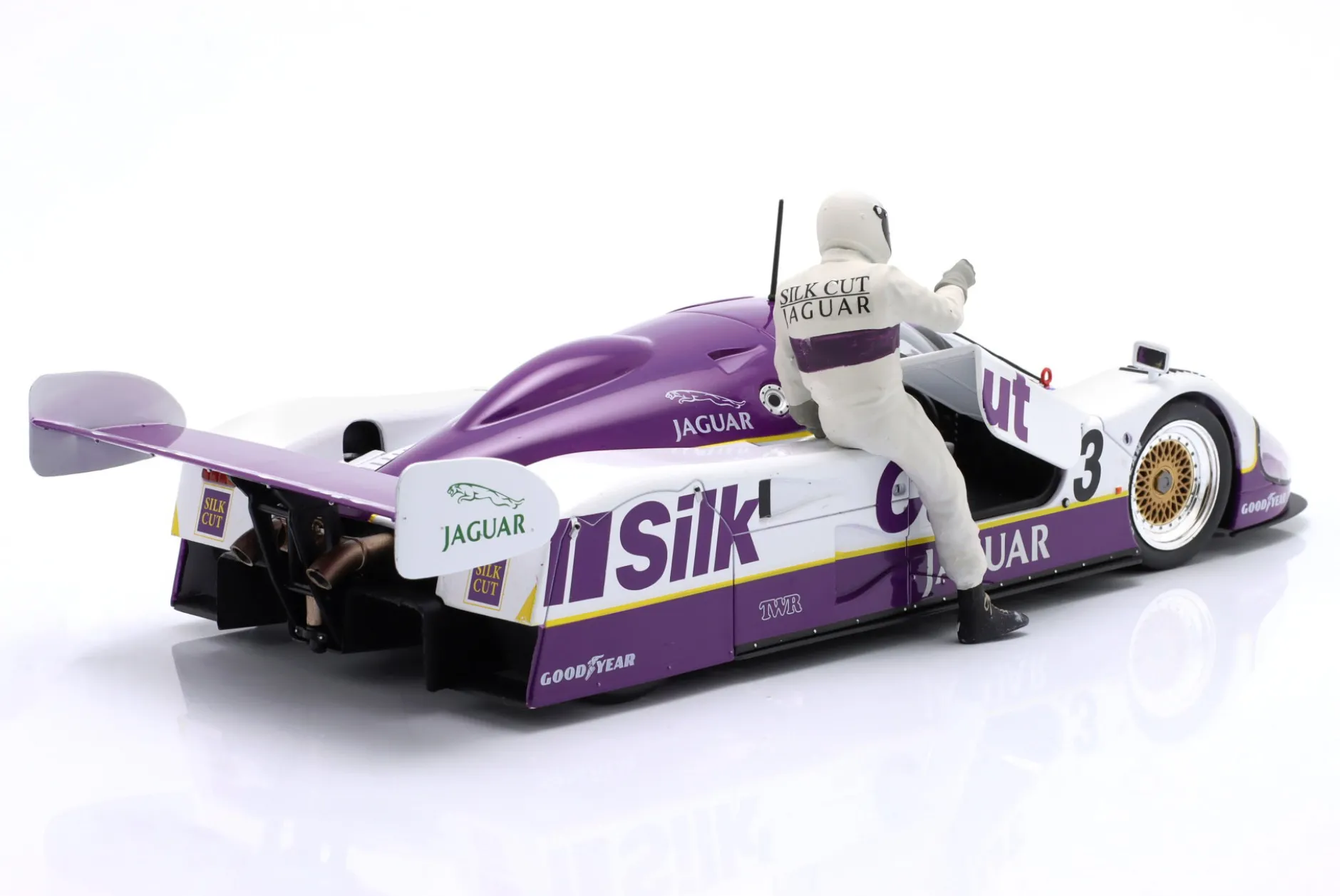 Jaguar XJR-12 #3 Sieger 24h LeMans 1990 mit Fahrerfigur 1:18 CMR
