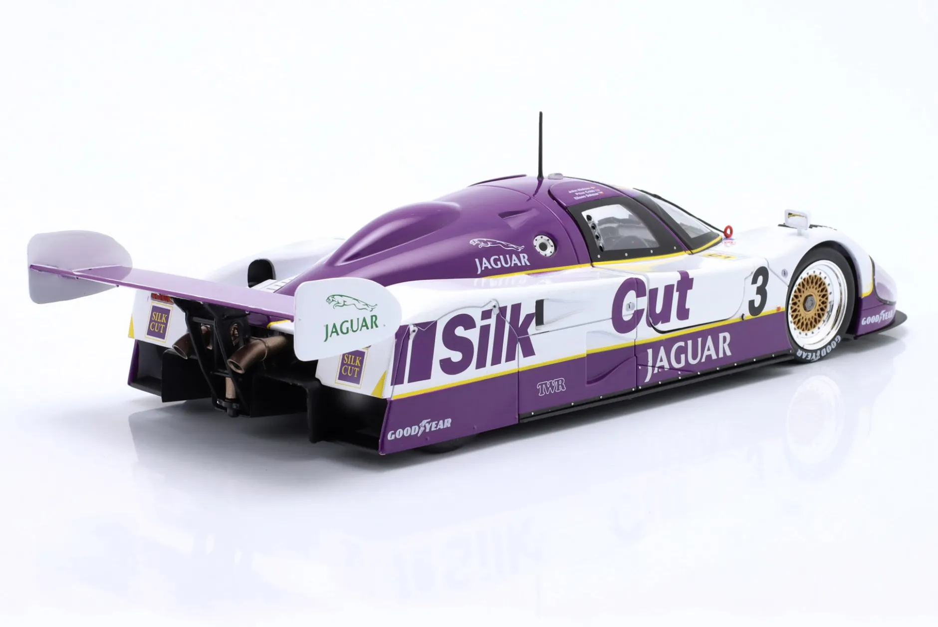 Jaguar XJR-12 #3 Sieger 24h LeMans 1990 Nielsen, Cobb, Brundle 1:18 CMR