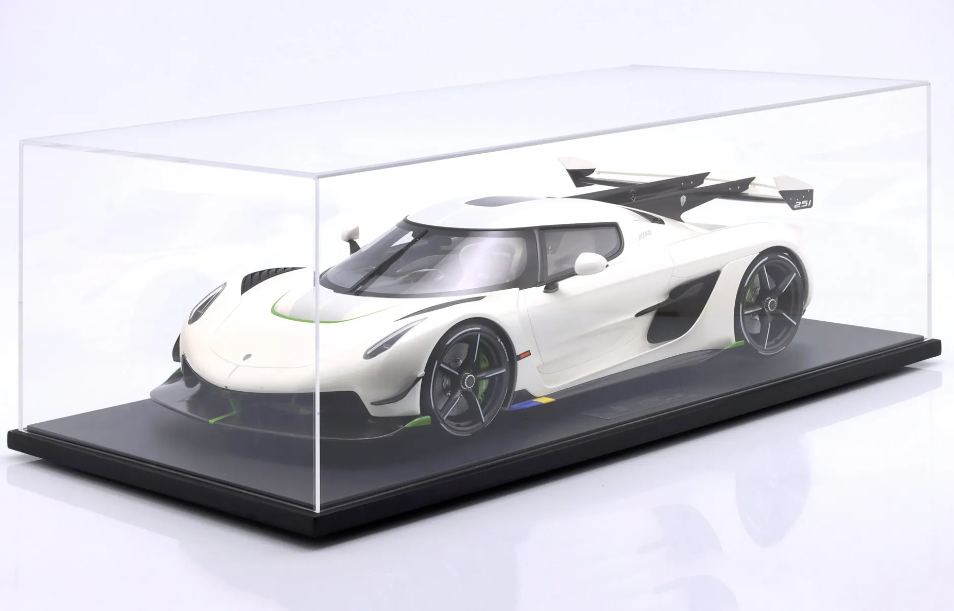 Koenigsegg Jesko Baujahr 2019 perlweiß 1:8 GT-Spirit