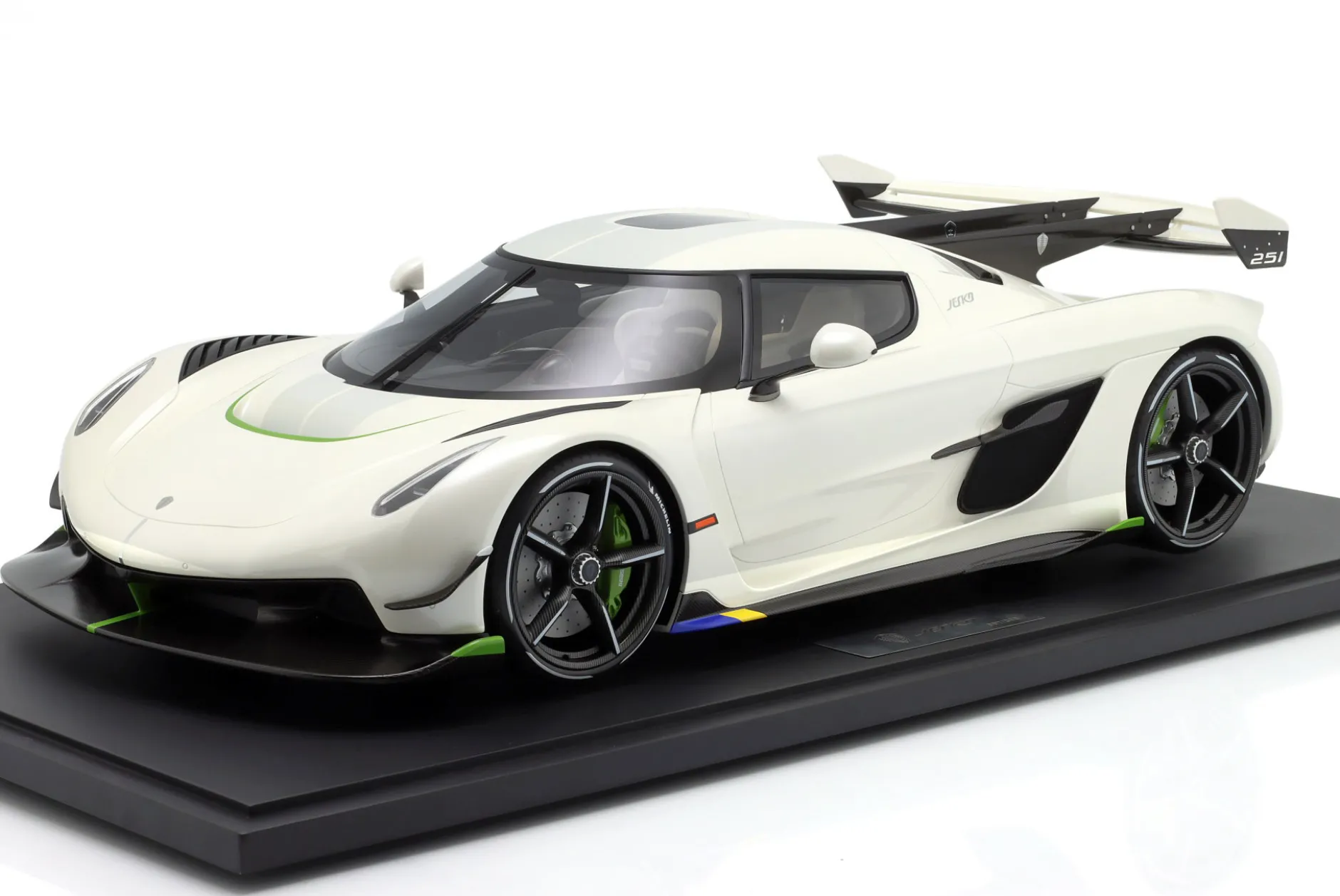Koenigsegg Jesko Baujahr 2019 perlweiß 1:8 GT-Spirit