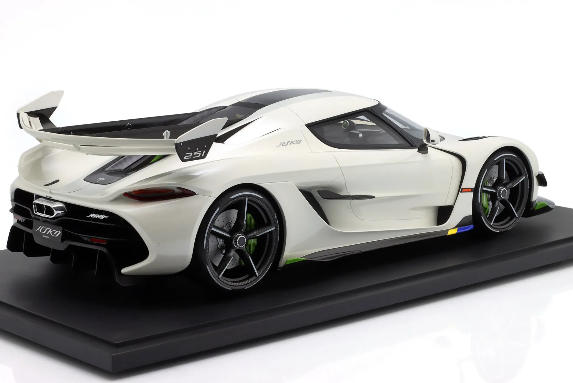 Koenigsegg Jesko Baujahr 2019 perlweiß 1:8 GT-Spirit