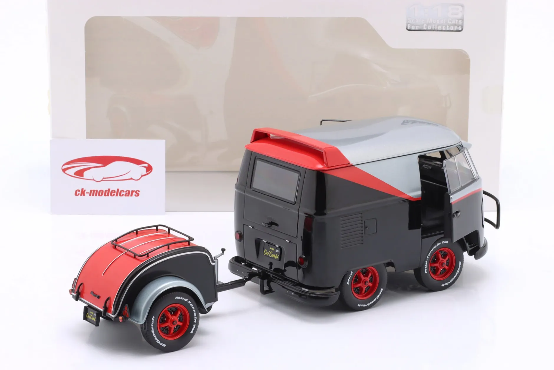 Kool Kombi B-Team Baujahr 2024 schwarz / rot 1:18 Solido