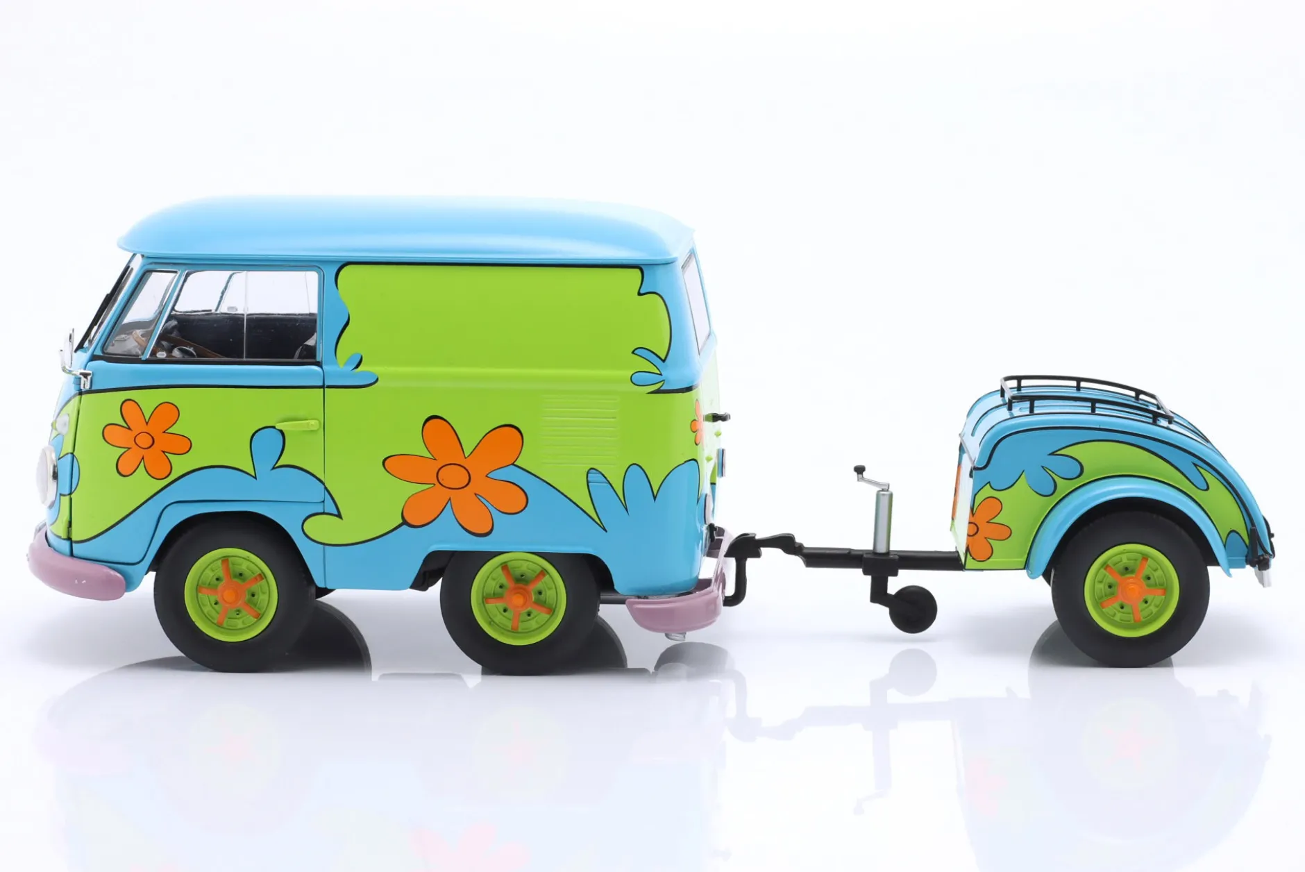 Kool Kombi Ghost Hunter Baujahr 2024 Flower Power 1:18 Solido