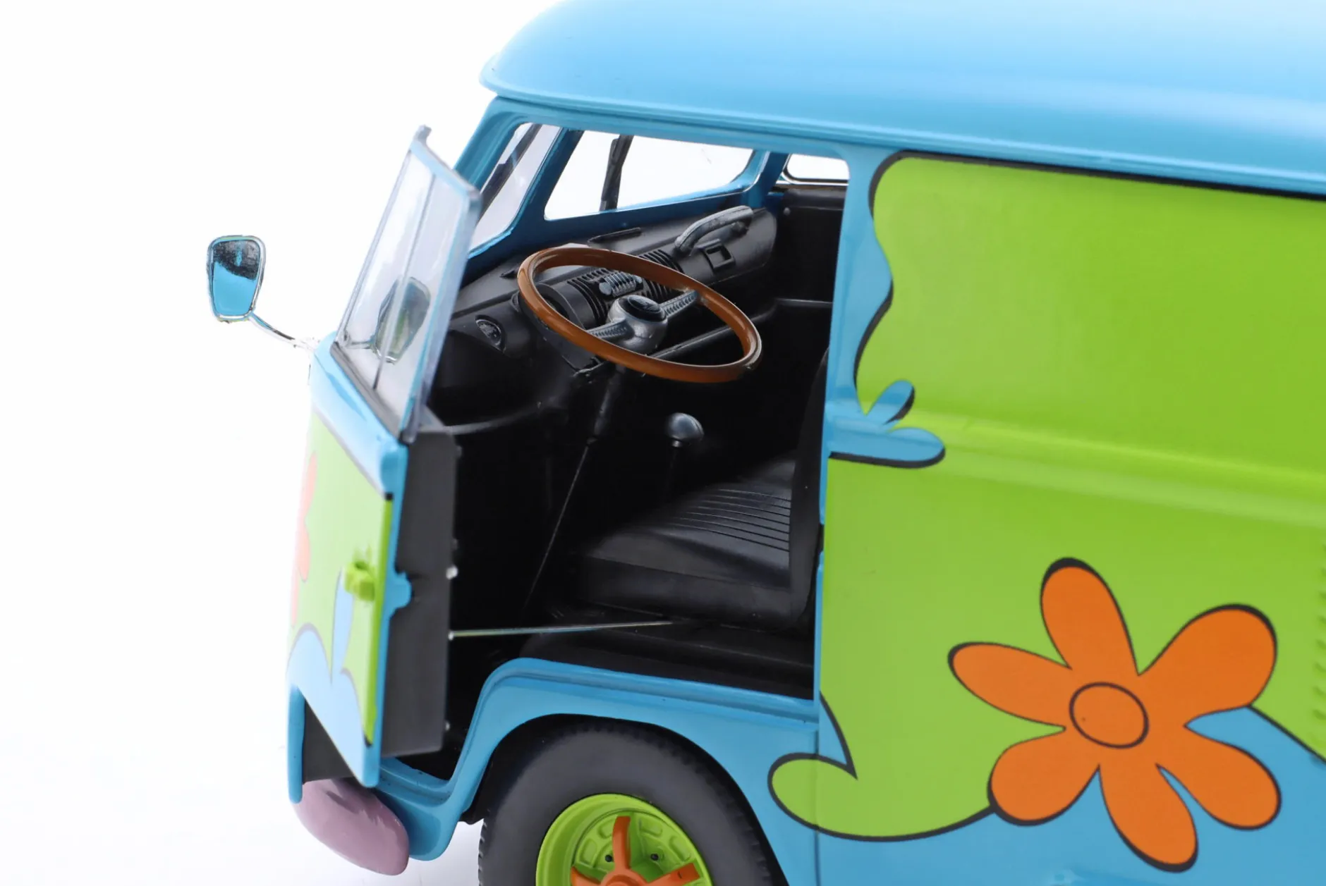 Kool Kombi Ghost Hunter Baujahr 2024 Flower Power 1:18 Solido