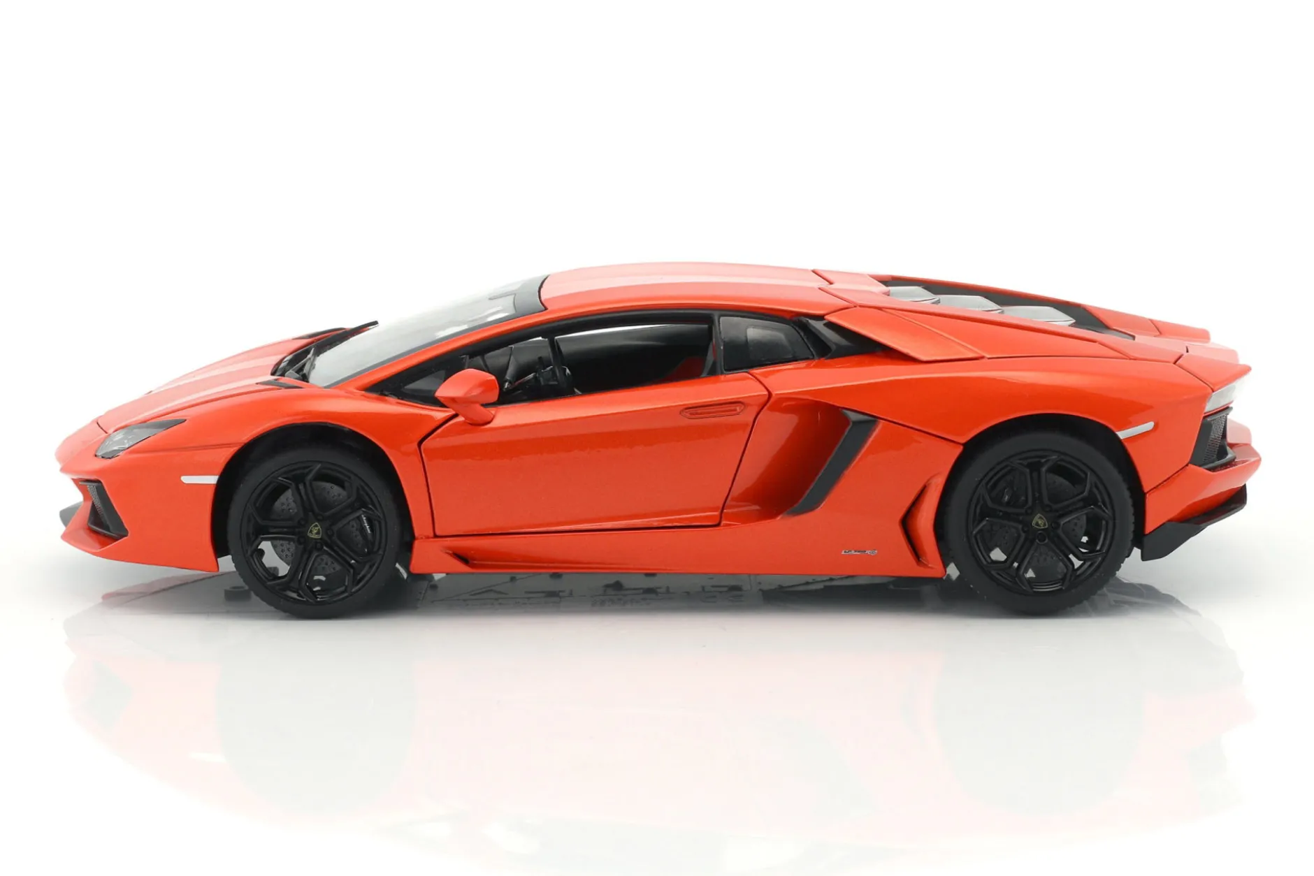Lamborghini Aventador LP 700-4 orange 1:18 Rastar