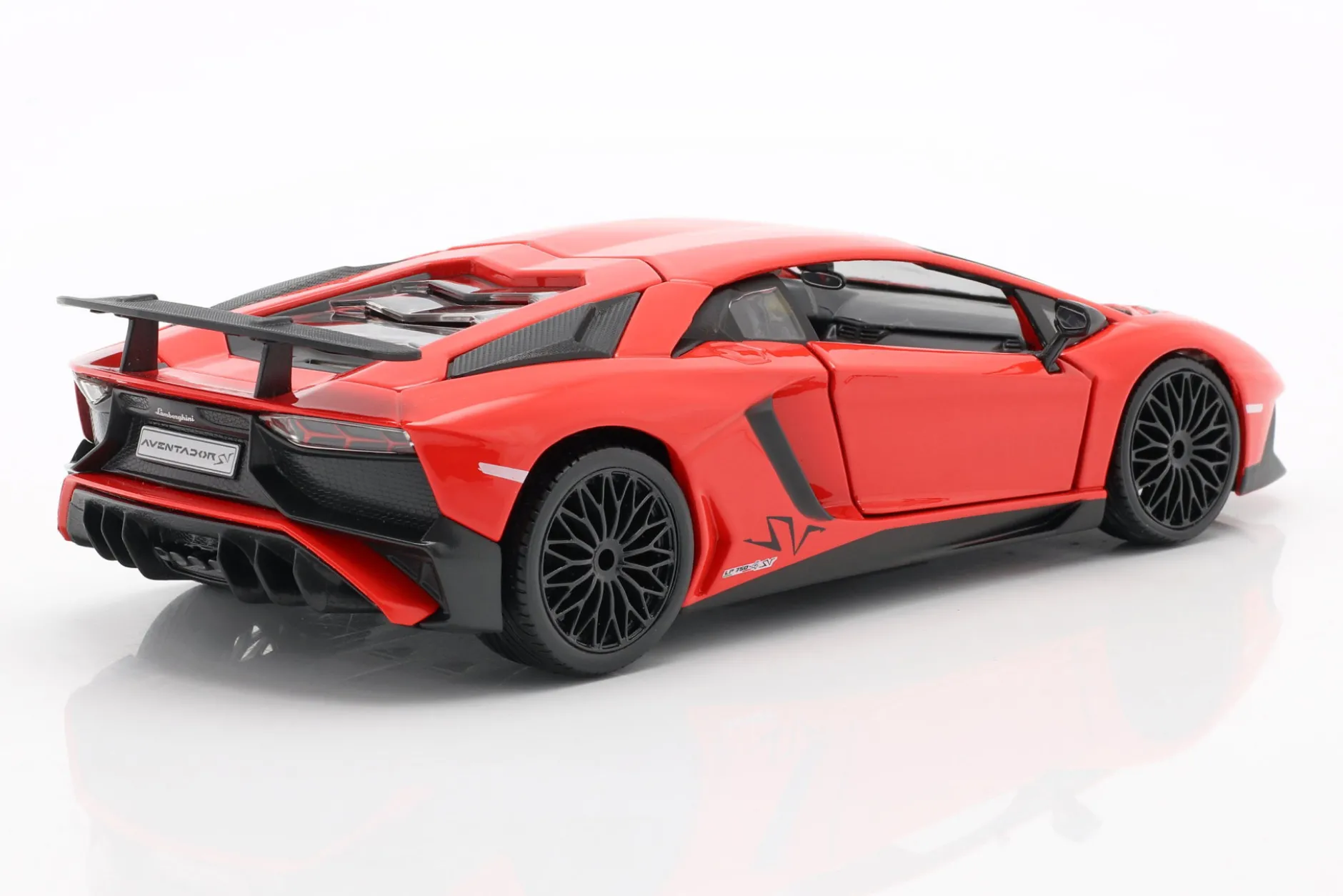 Lamborghini Aventador LP 750-4 SV rot 1:24 Bburago