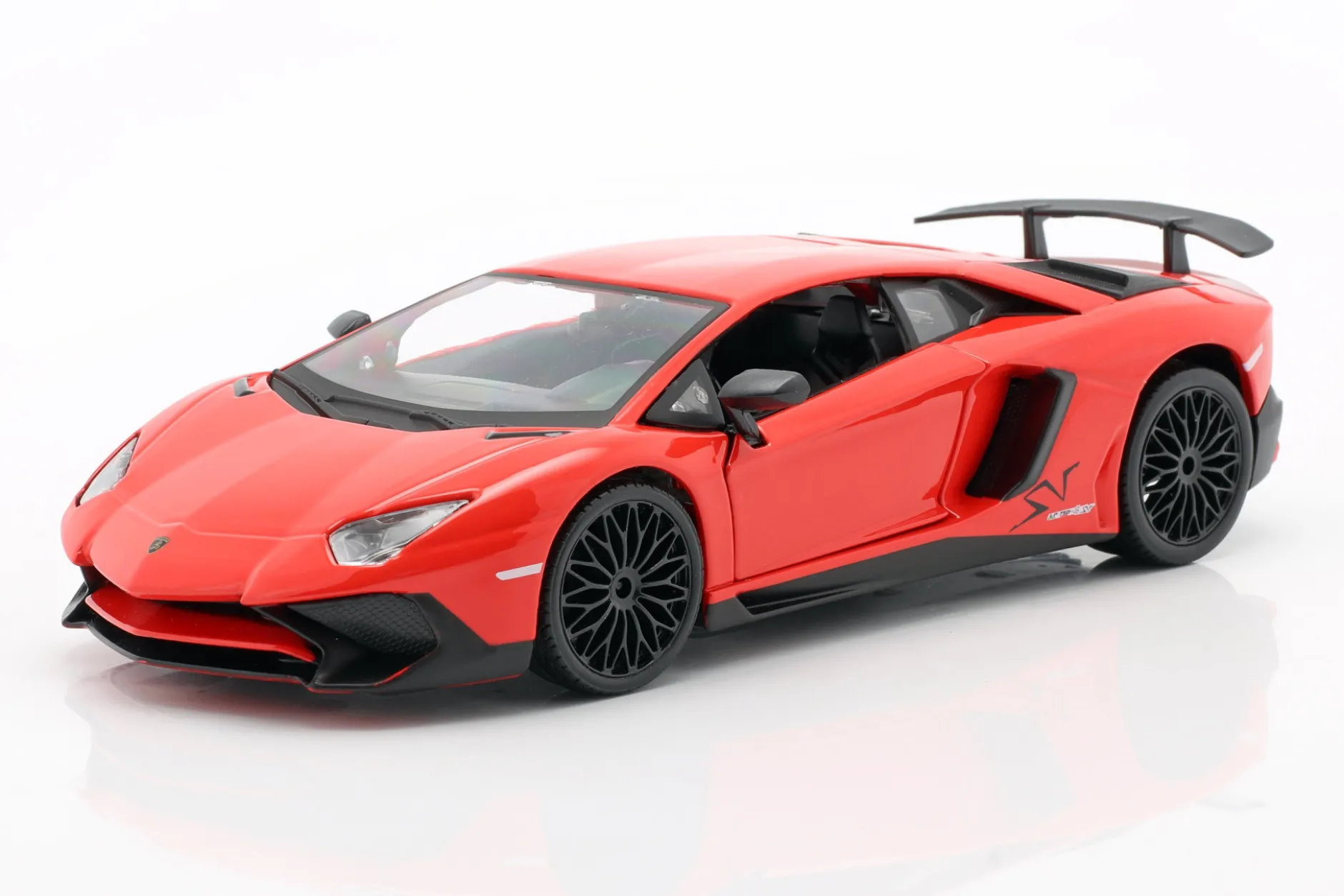 Lamborghini Aventador LP 750-4 SV rot 1:24 Bburago