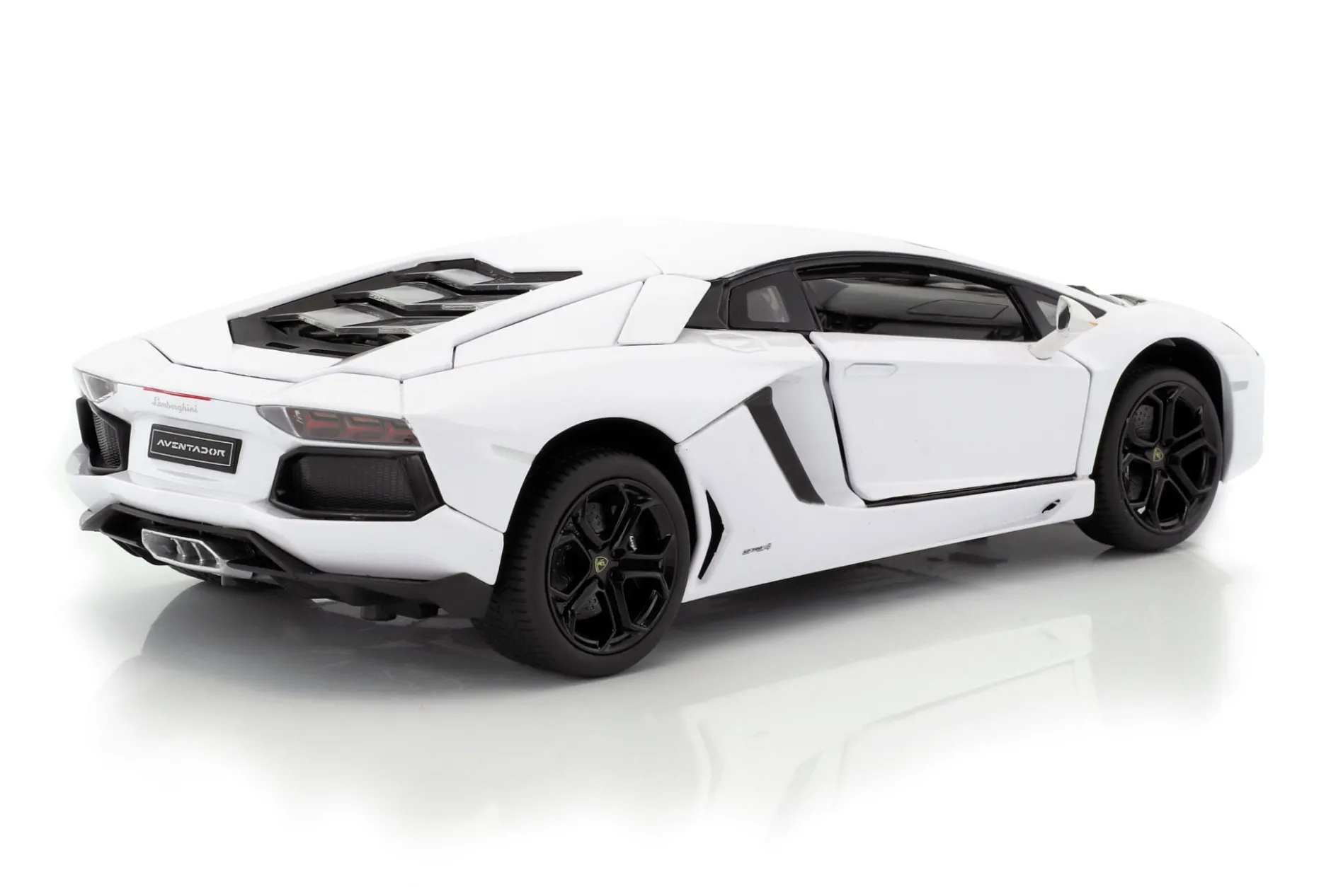 Lamborghini Aventador 700-4 weiß 1:18 Rastar