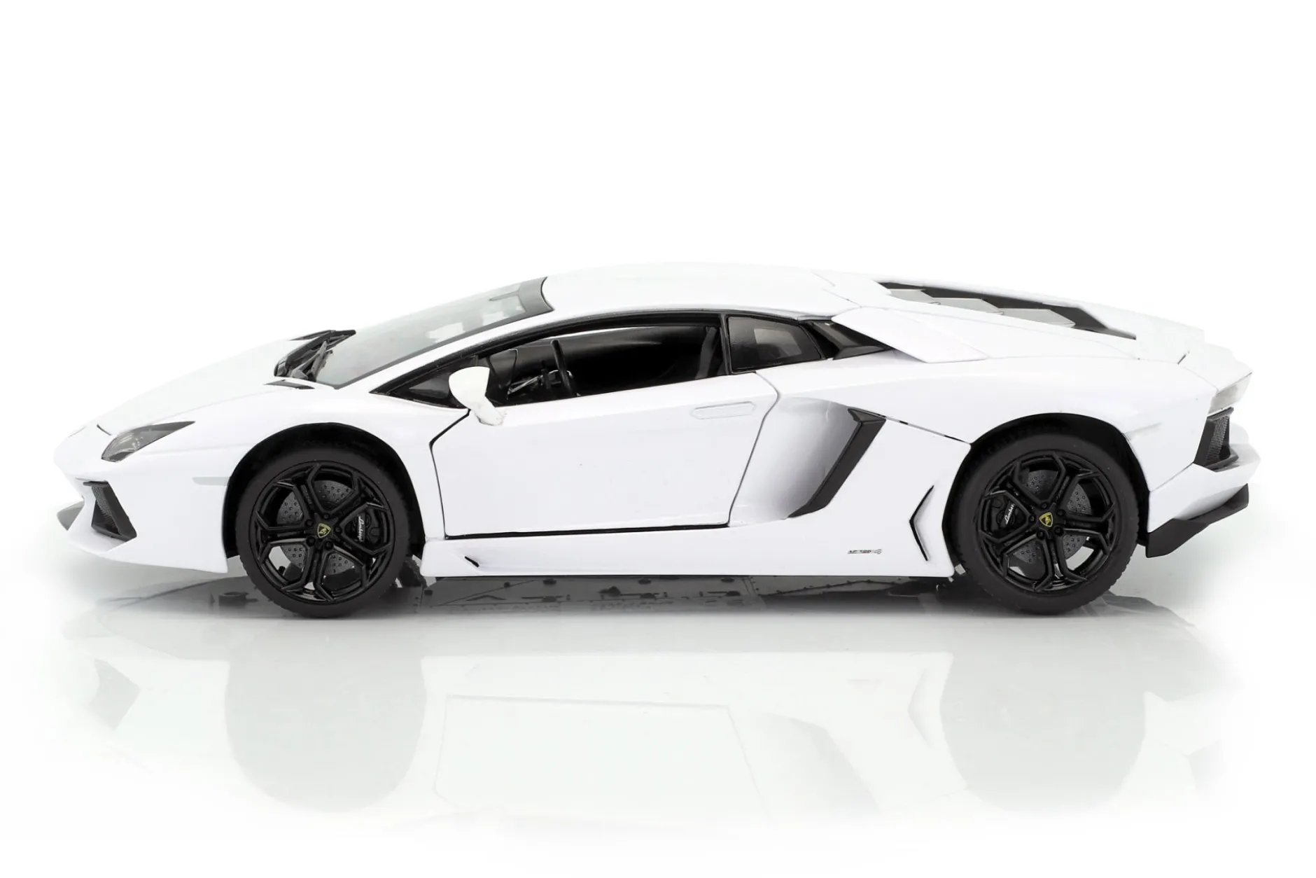 Lamborghini Aventador 700-4 weiß 1:18 Rastar