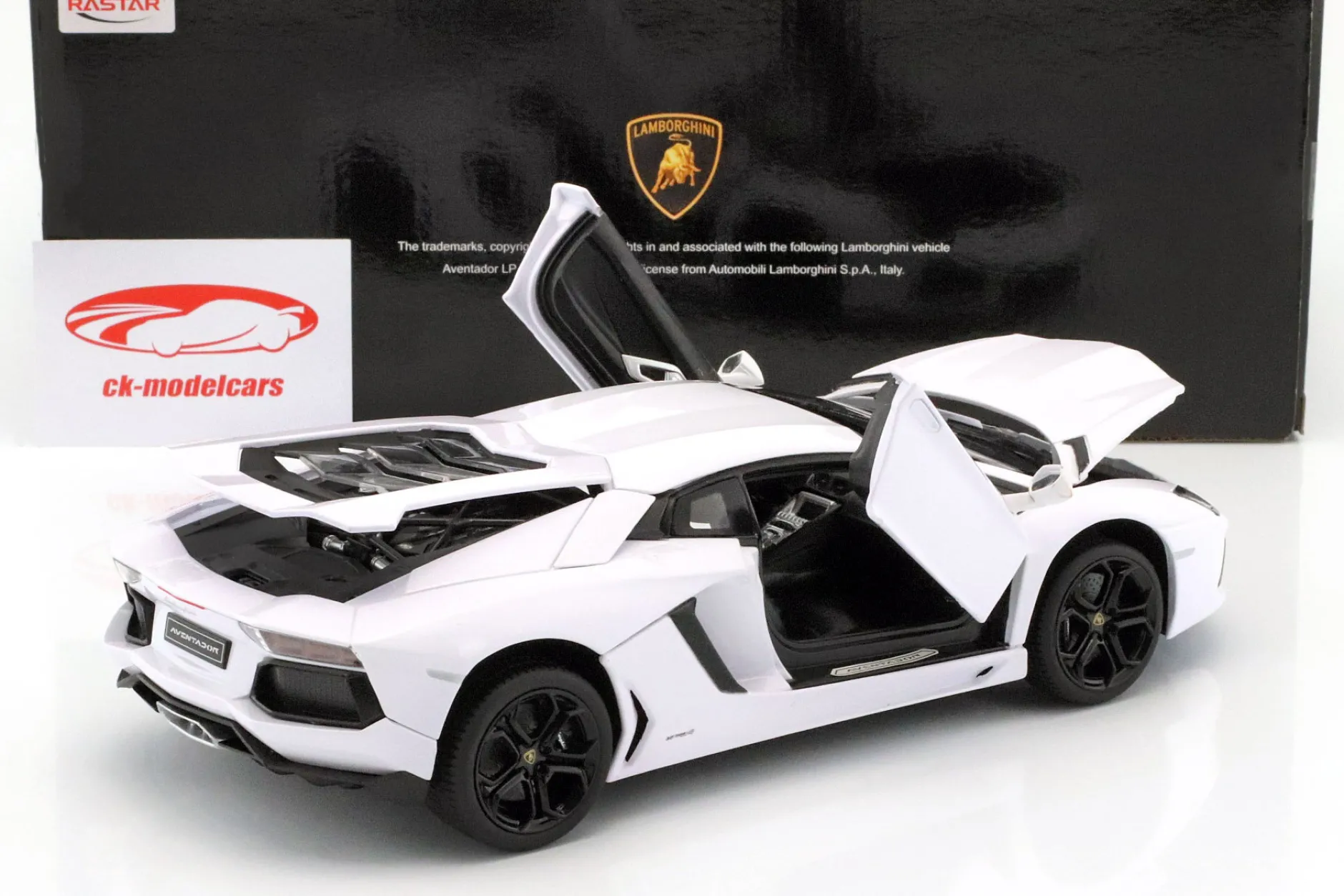 Lamborghini Aventador 700-4 weiß 1:18 Rastar