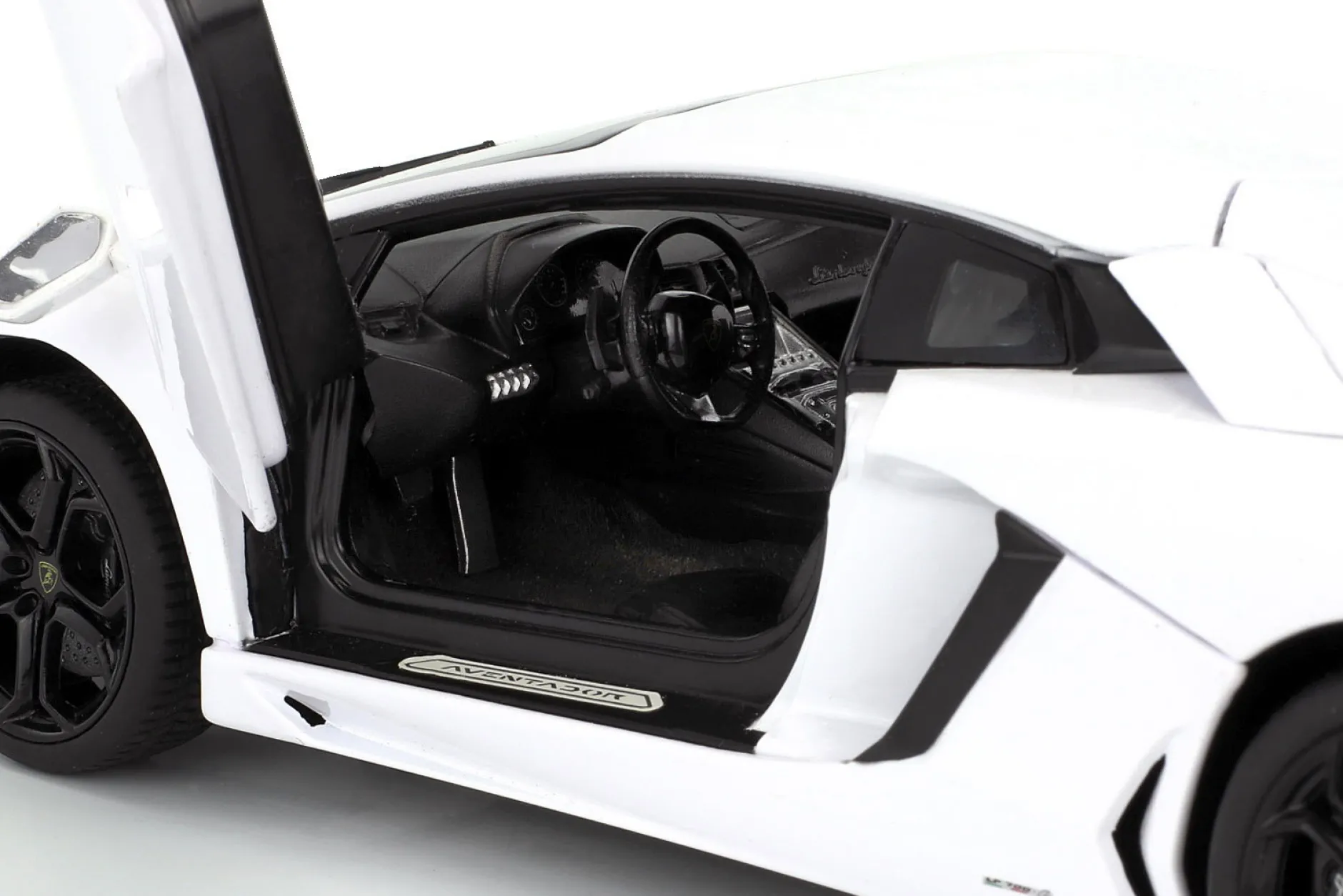 Lamborghini Aventador 700-4 weiß 1:18 Rastar