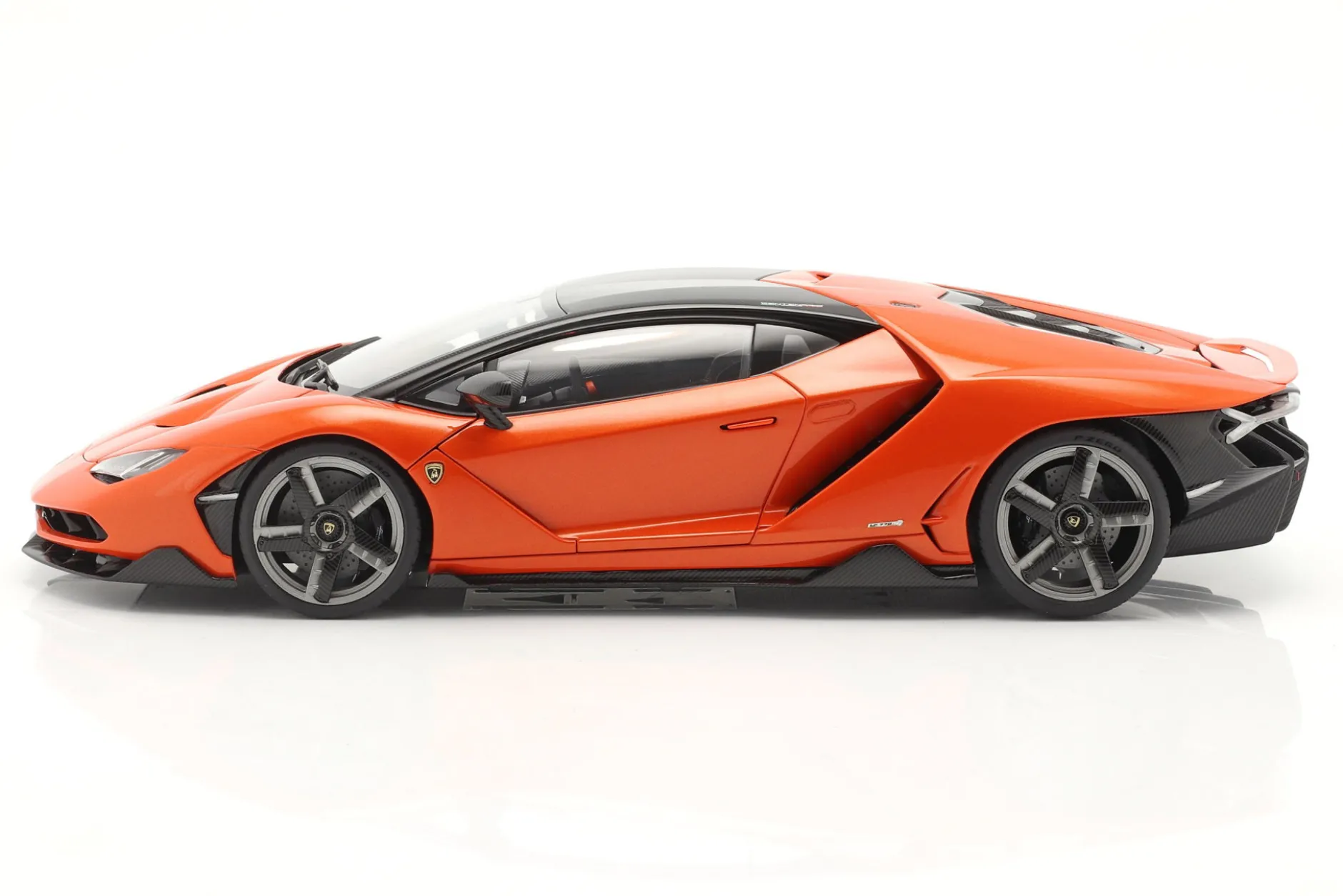 Lamborghini Centenario Baujahr 2016 perl orange 1:18 AUTOart