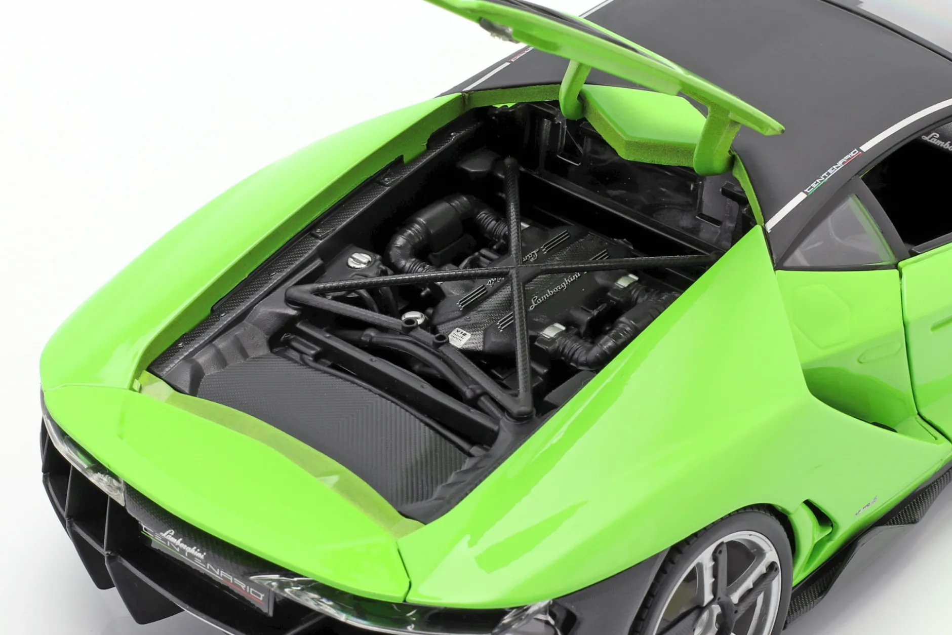 Lamborghini Centenario LP770-4 Baujahr 2016 grün 1:18 Maisto