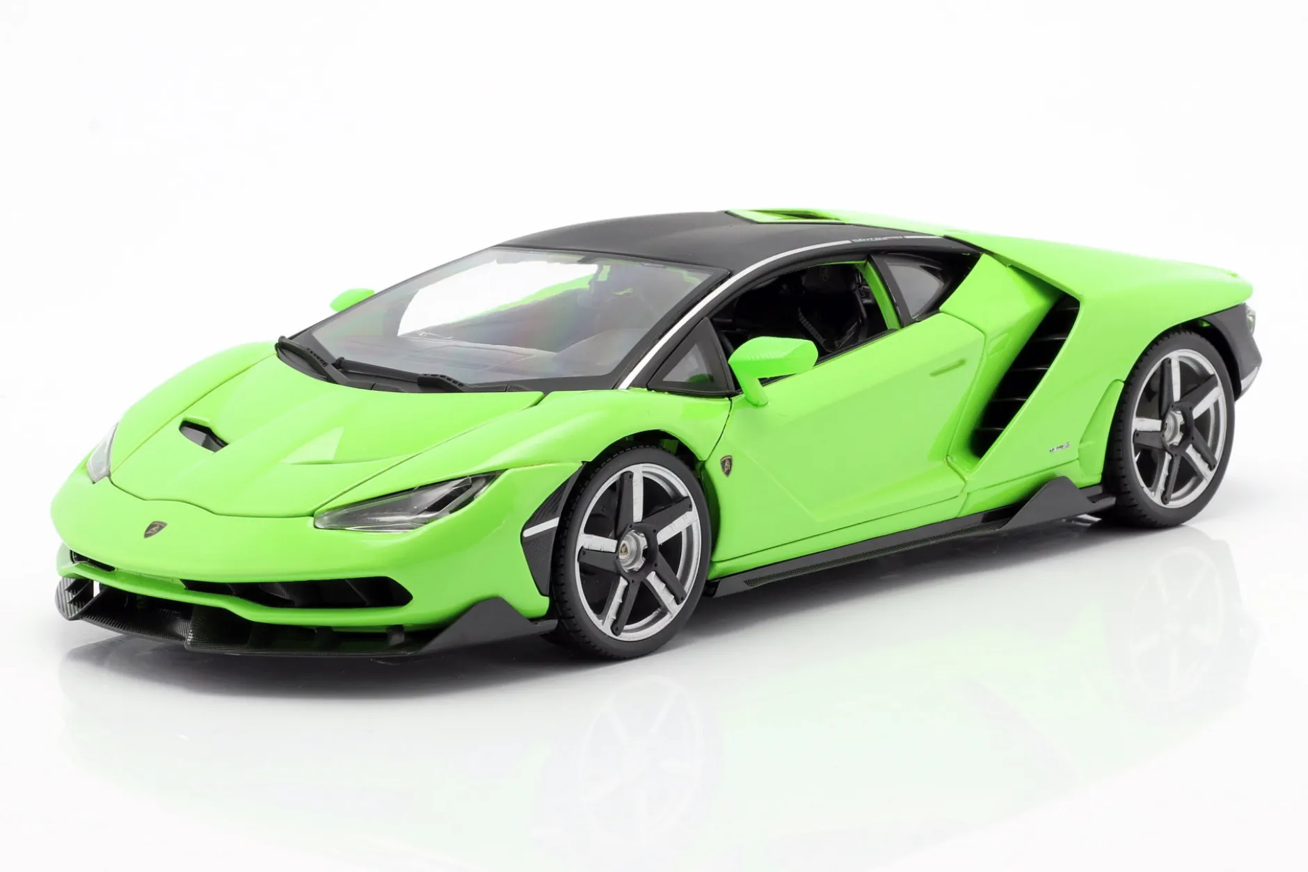 Lamborghini Centenario LP770-4 Baujahr 2016 grün 1:18 Maisto