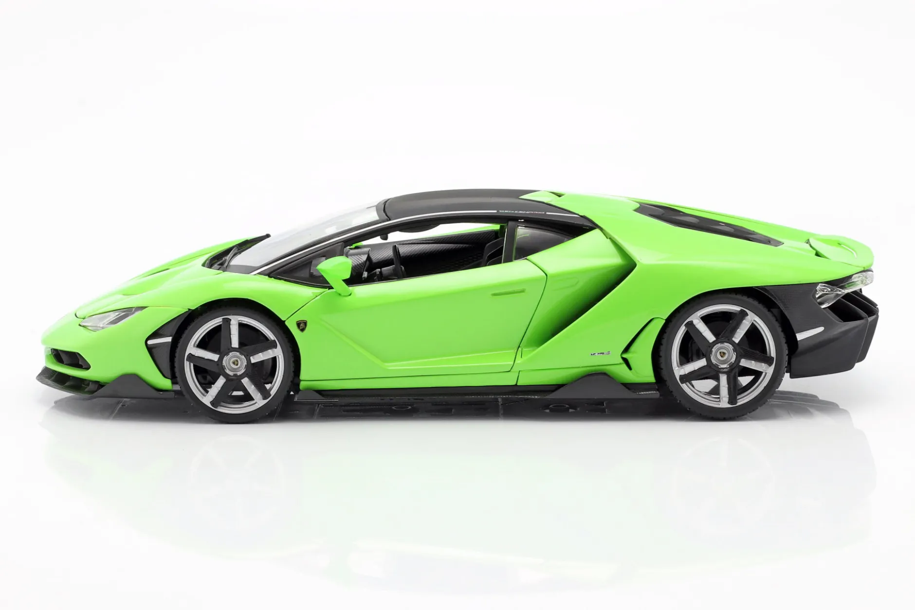 Lamborghini Centenario LP770-4 Baujahr 2016 grün 1:18 Maisto