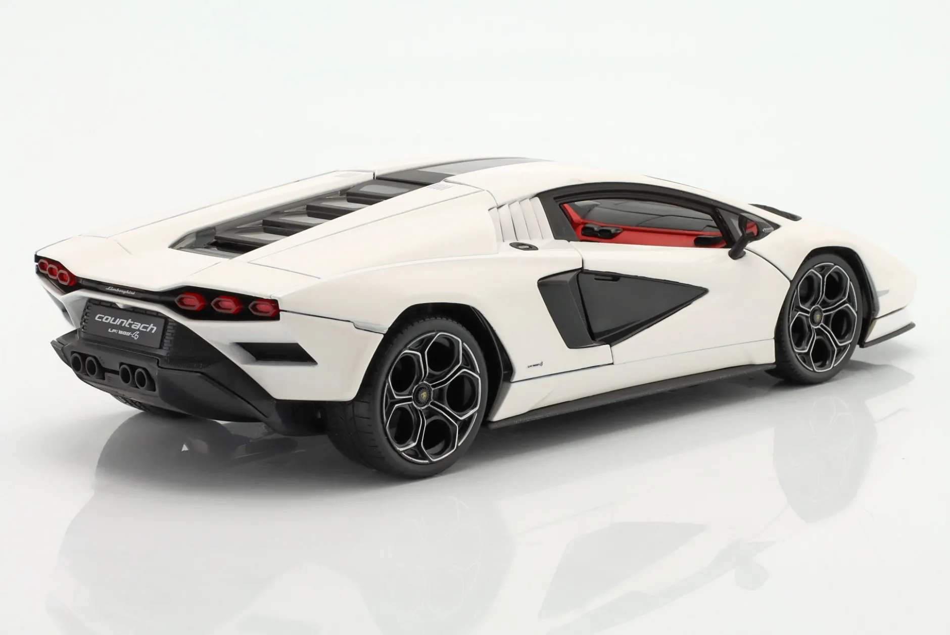 Lamborghini Countach LPI 800-4 Baujahr 2022 weiß 1:18 Maisto