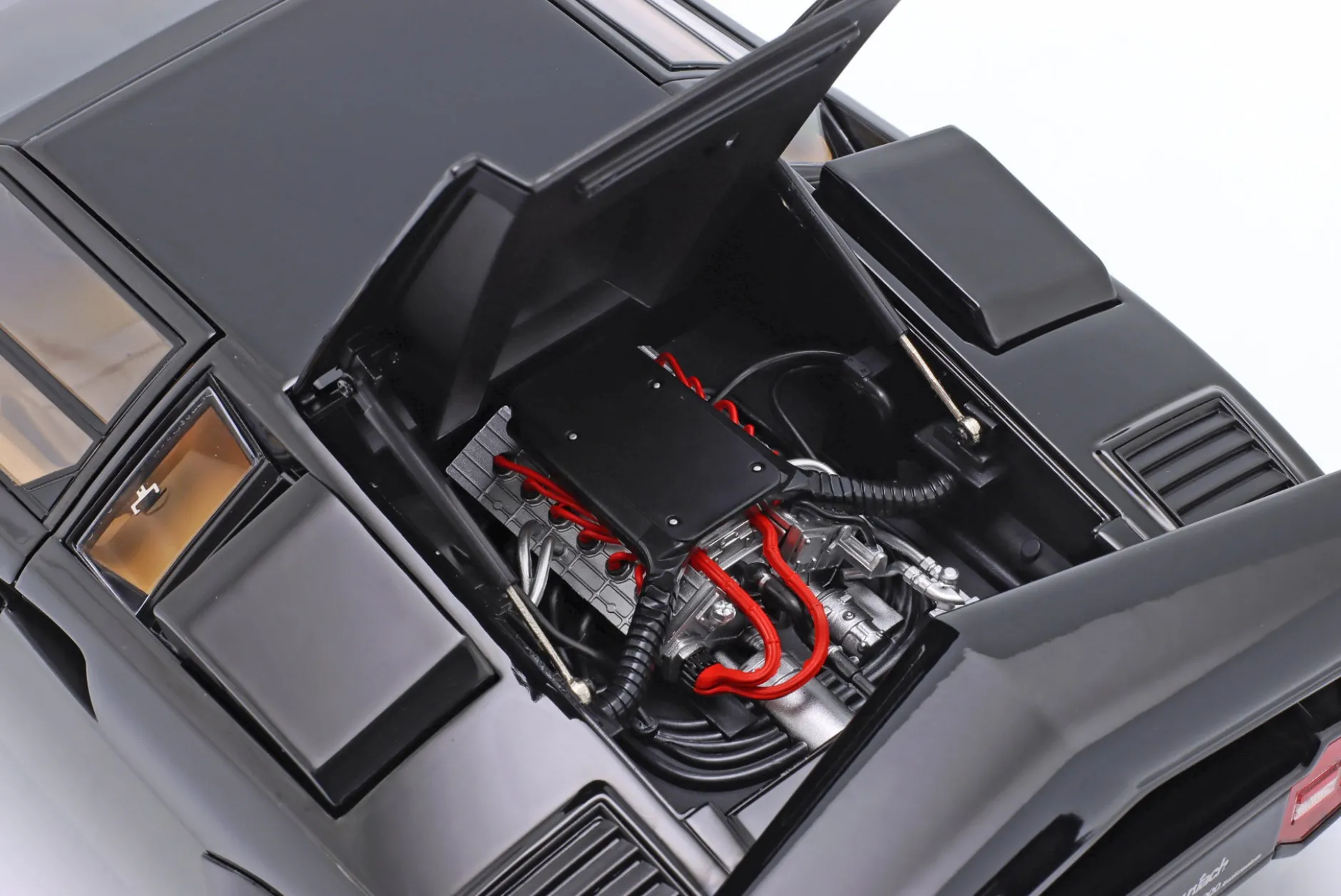Lamborghini Countach LP 5000 S QV Baujahr 1985 schwarz 1:12 KK-Scale