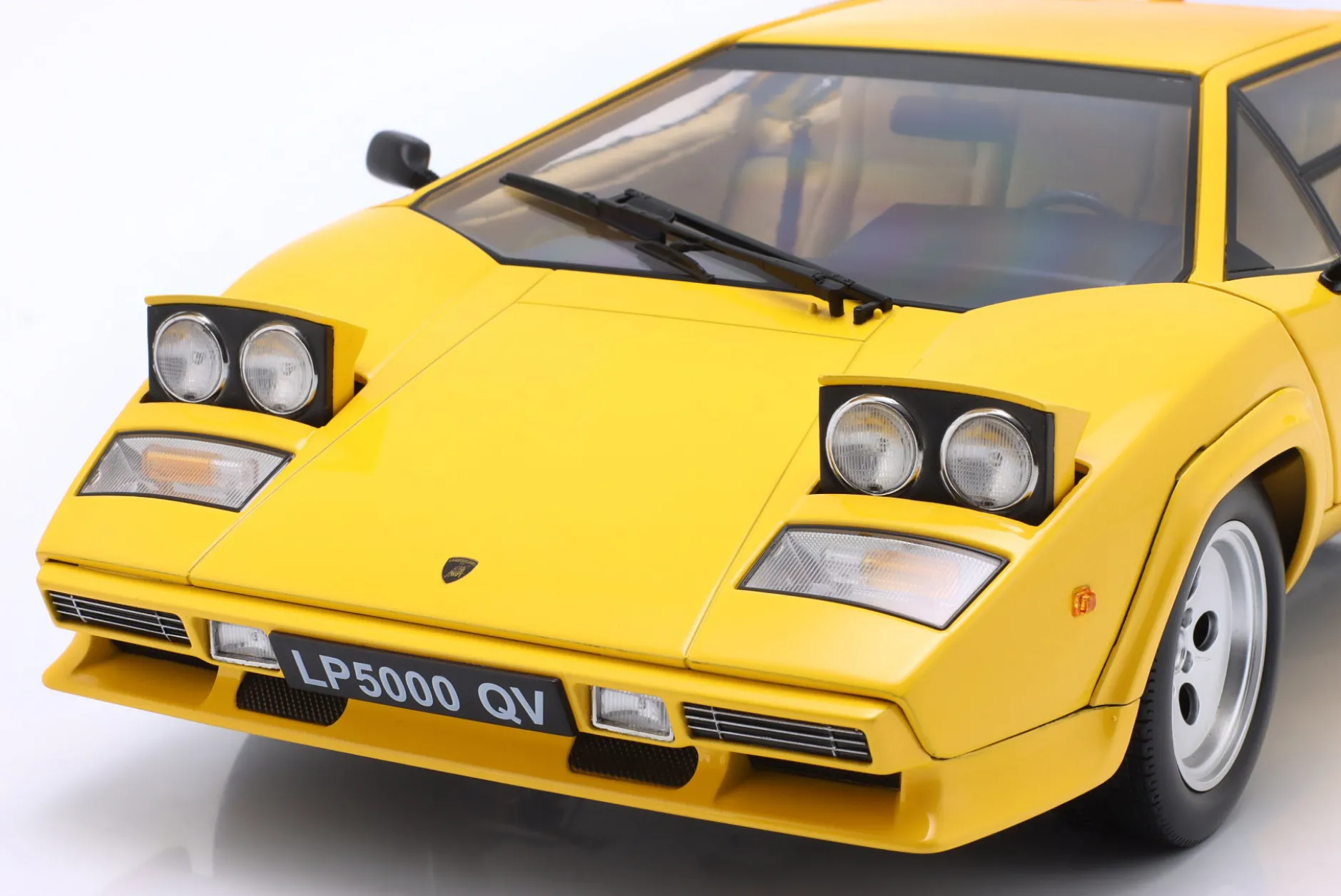 Lamborghini Countach LP 5000 S QV Baujahr 1985 gelb 1:12 KK-Scale