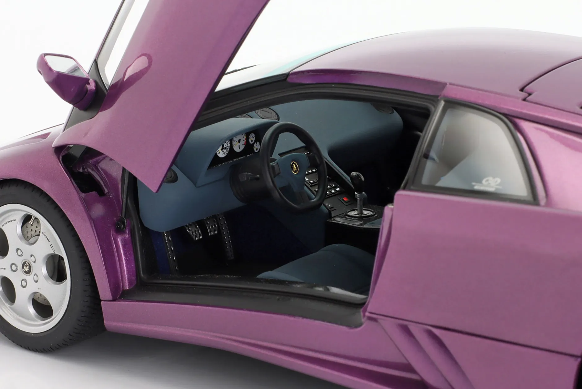Lamborghini Diablo SE30 Baujahr 1993 violett metallic 1:18 AUTOart