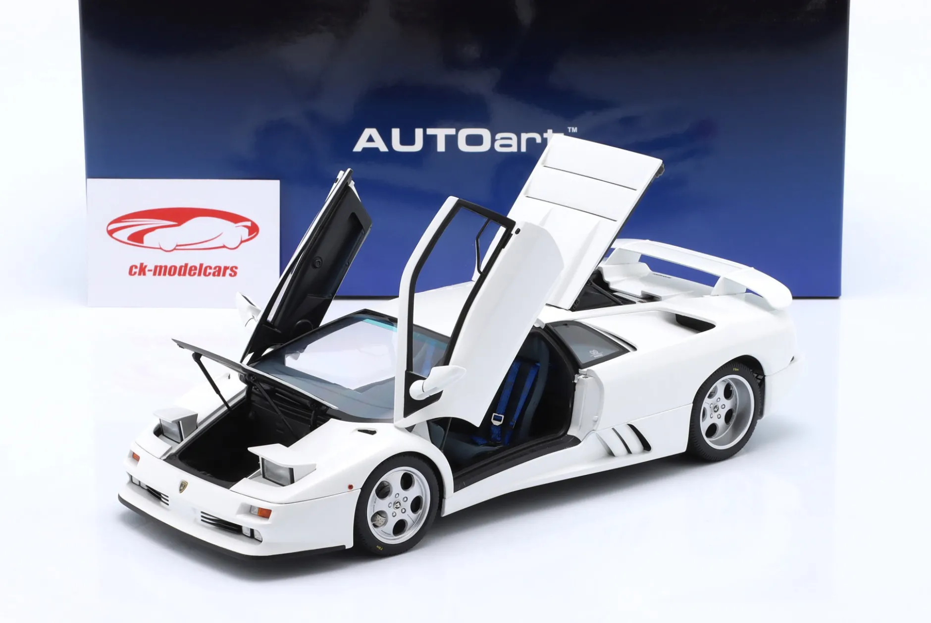 Lamborghini Diablo SE30 Jota Baujahr 1995 impact weiß 1:18 AUTOart