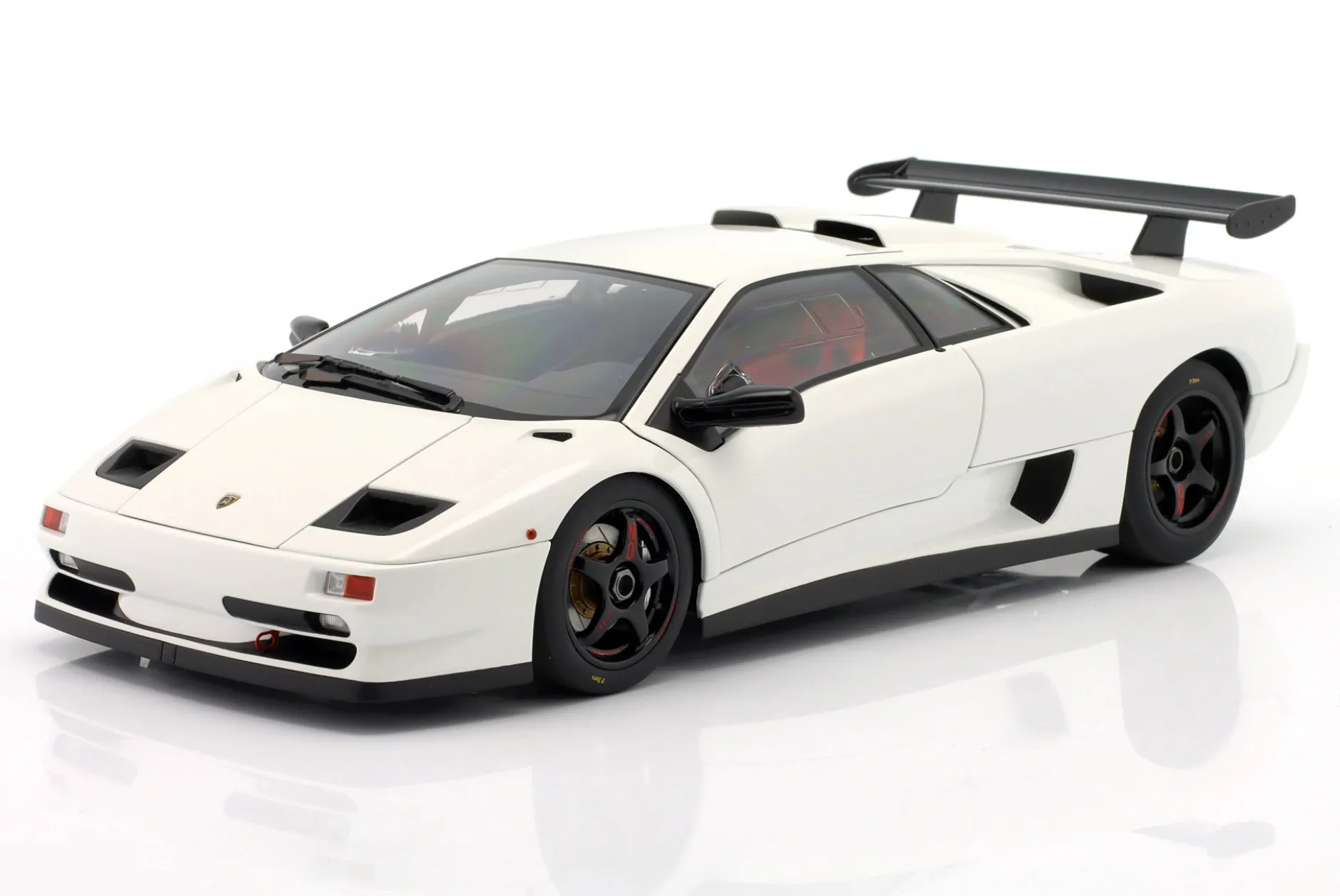 Lamborghini Diablo SV R Baujahr 1996 weiß 1:18 AUTOart