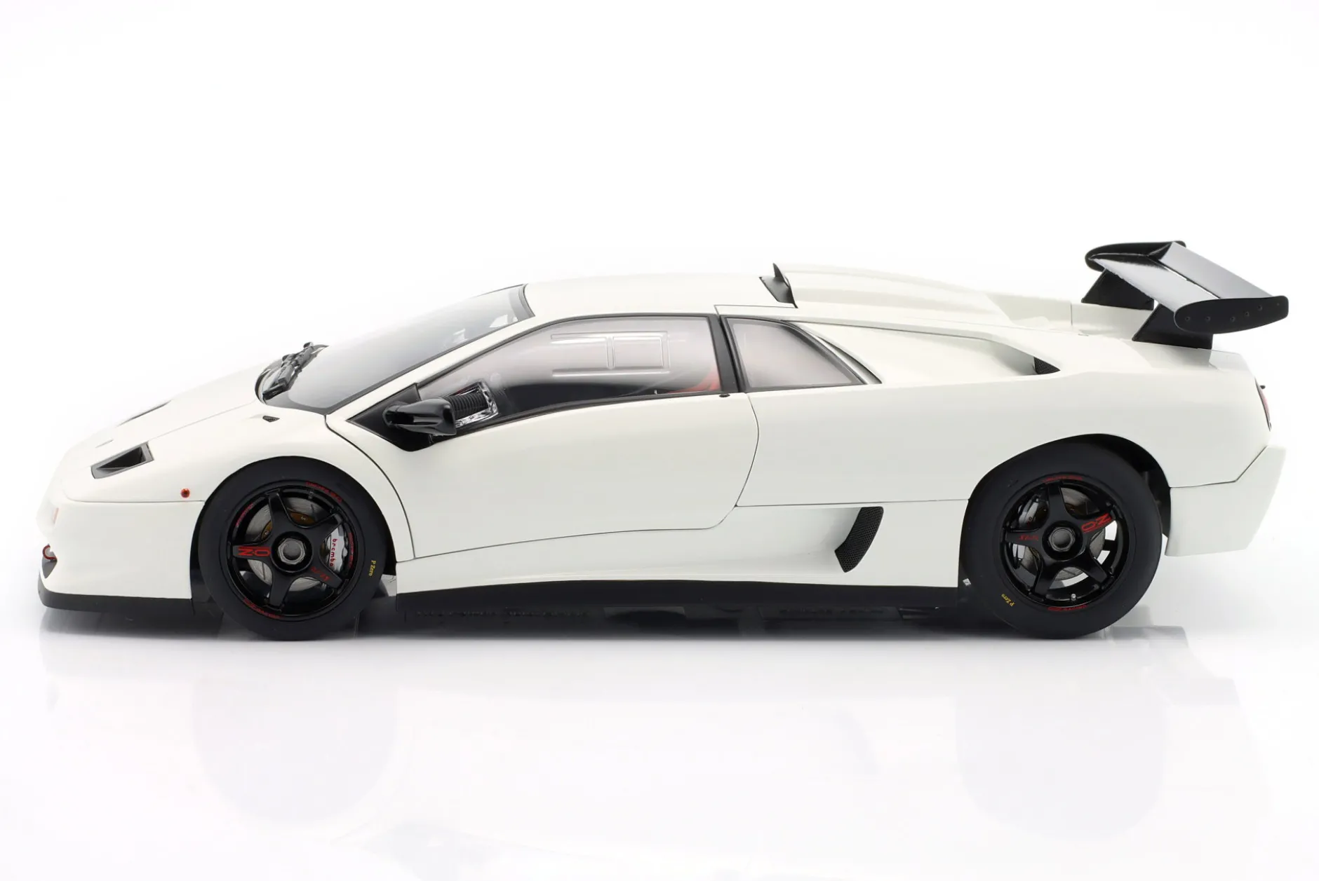 Lamborghini Diablo SV R Baujahr 1996 weiß 1:18 AUTOart