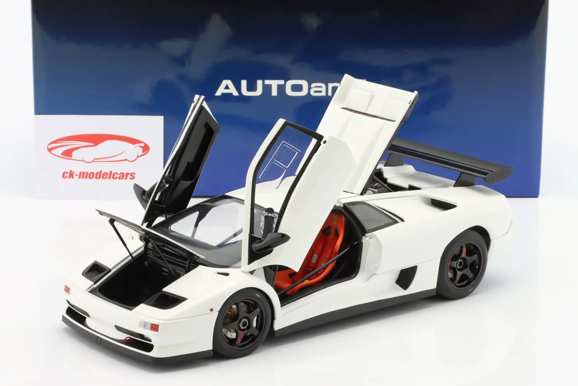 Lamborghini Diablo SV R Baujahr 1996 weiß 1:18 AUTOart