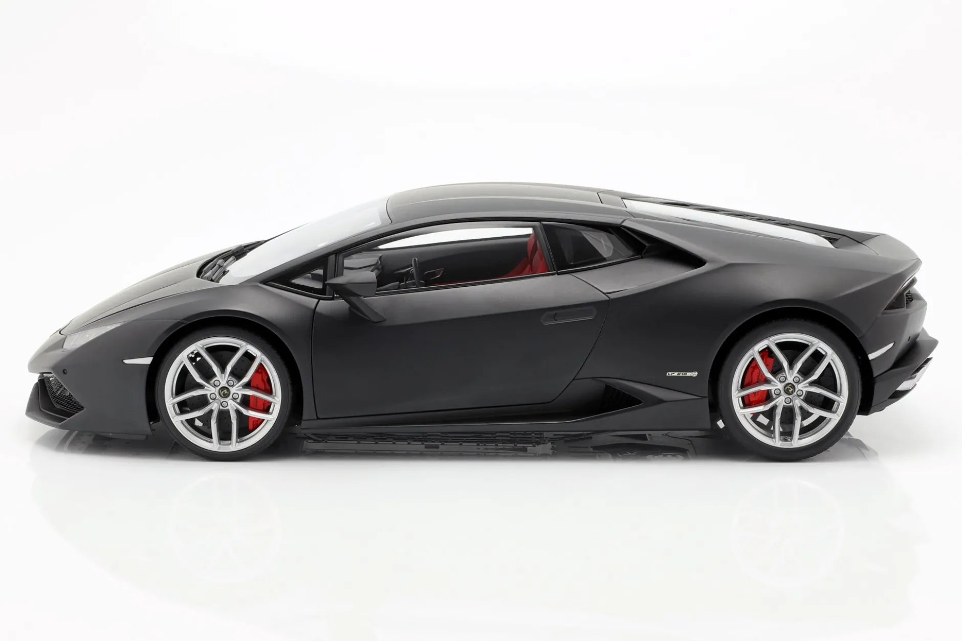 Lamborghini Huracan LP610-4 Baujahr 2014 mattschwarz 1:12 AUTOart